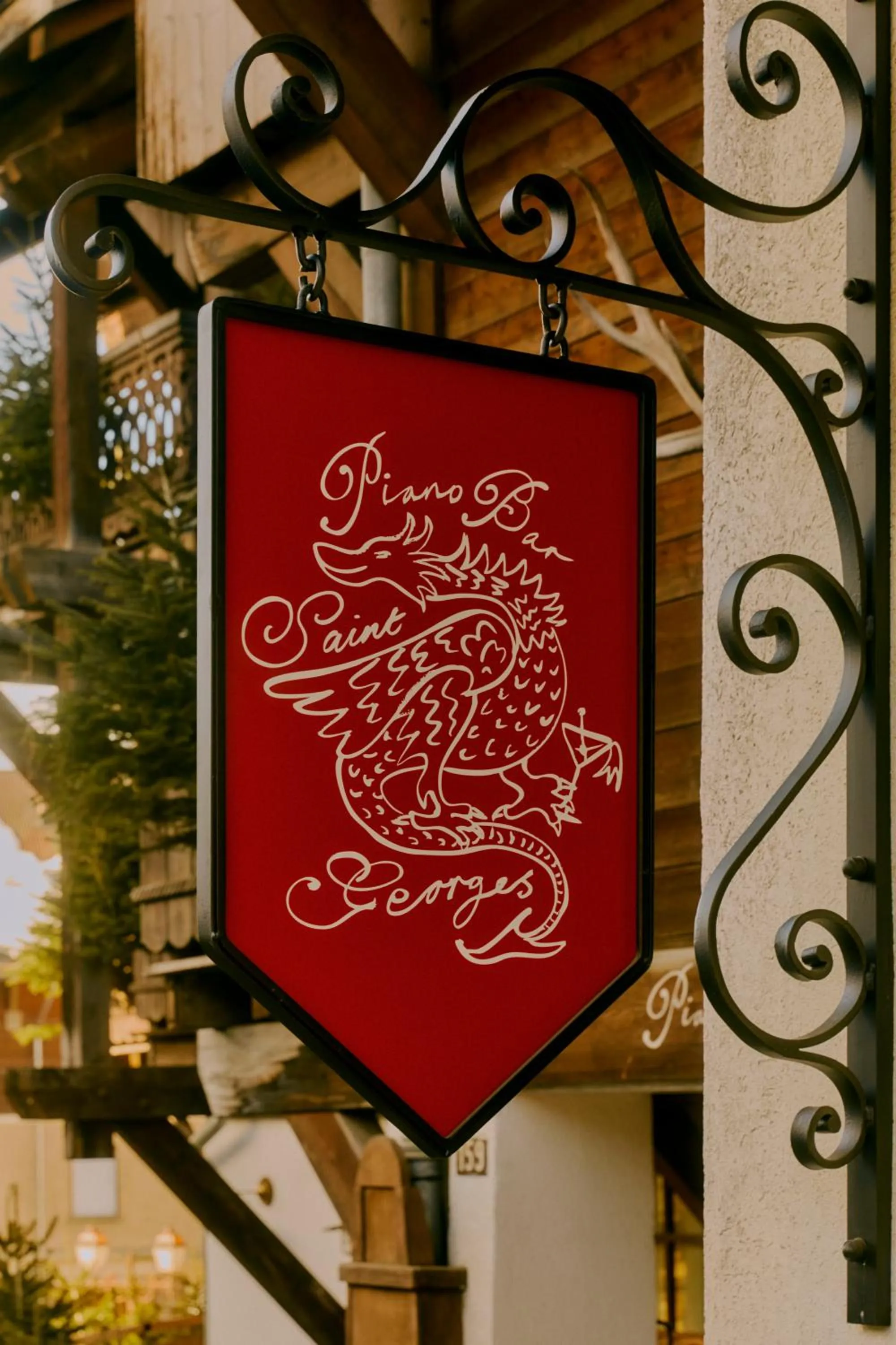 Property logo or sign in Hôtel Saint-Georges Relais & Châteaux
