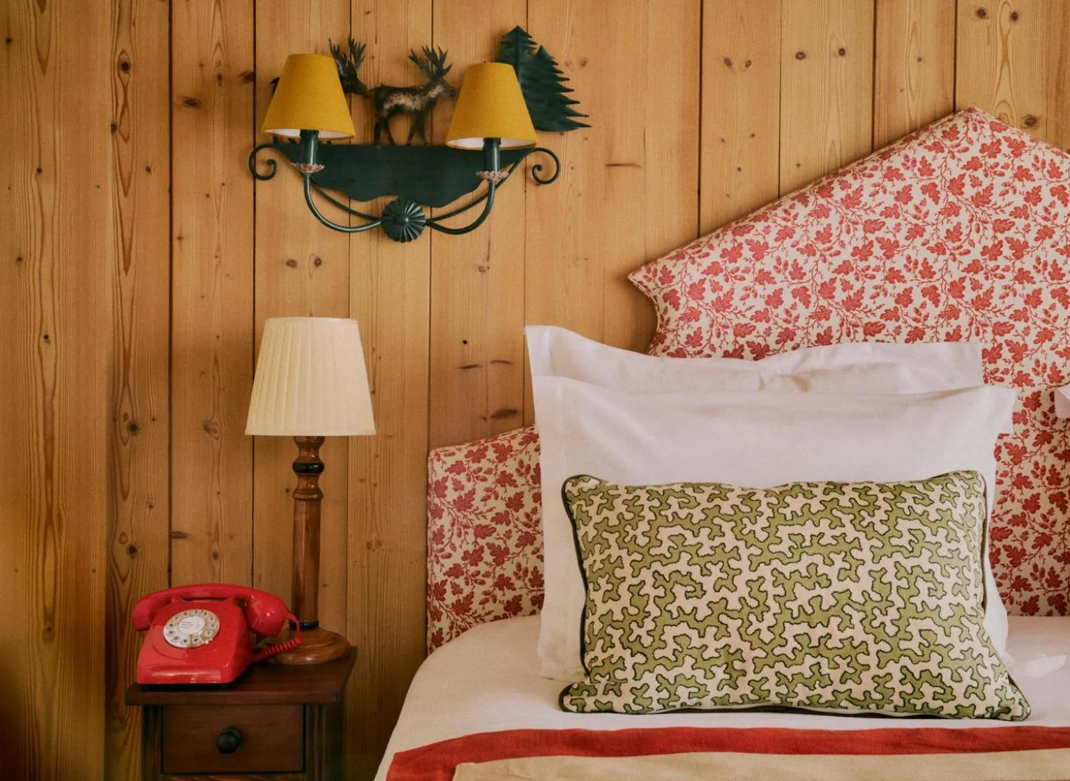 Bedroom, Bed in Hôtel Saint-Georges