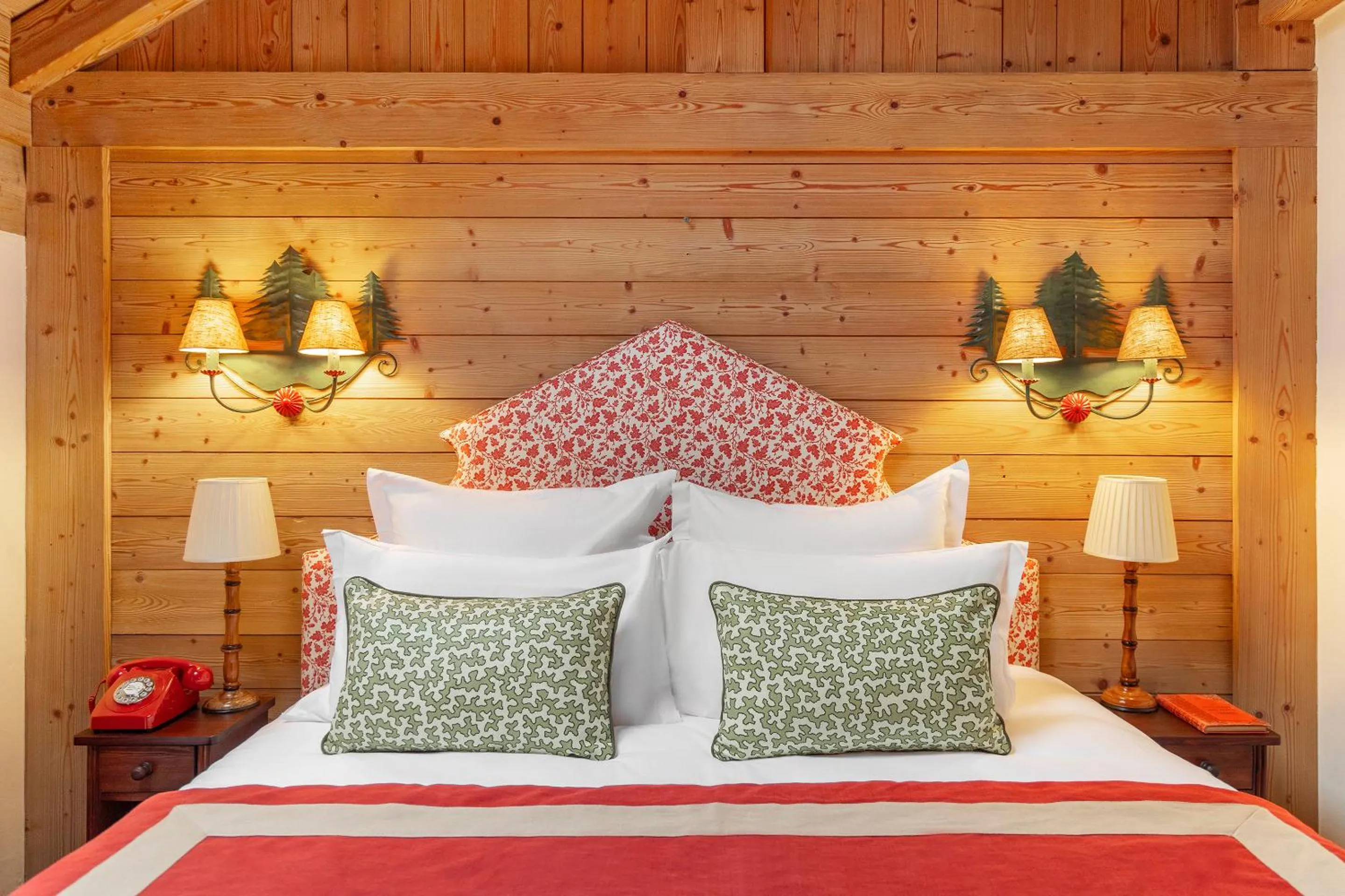Bedroom, Bed in Hôtel Saint-Georges