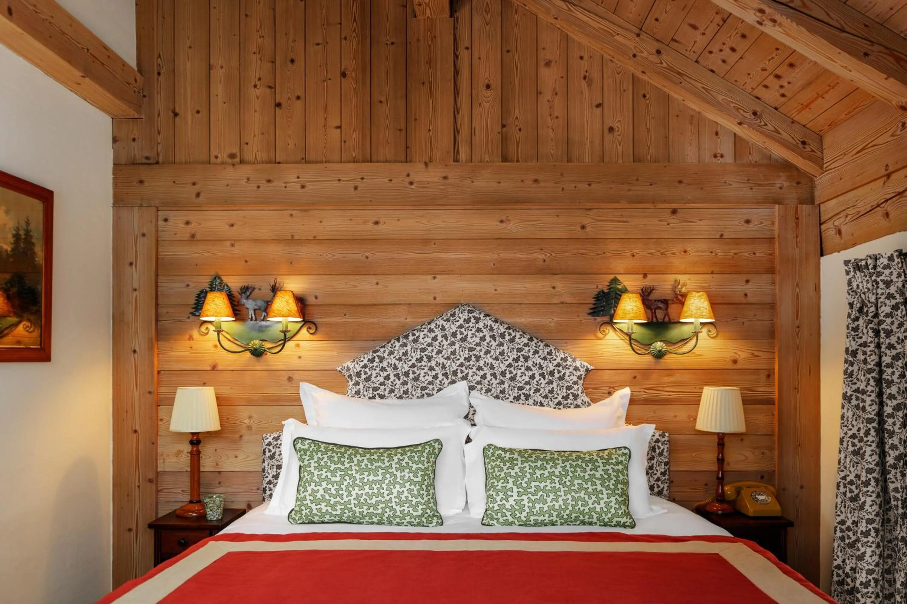 Bed in Hôtel Saint-Georges Relais & Châteaux