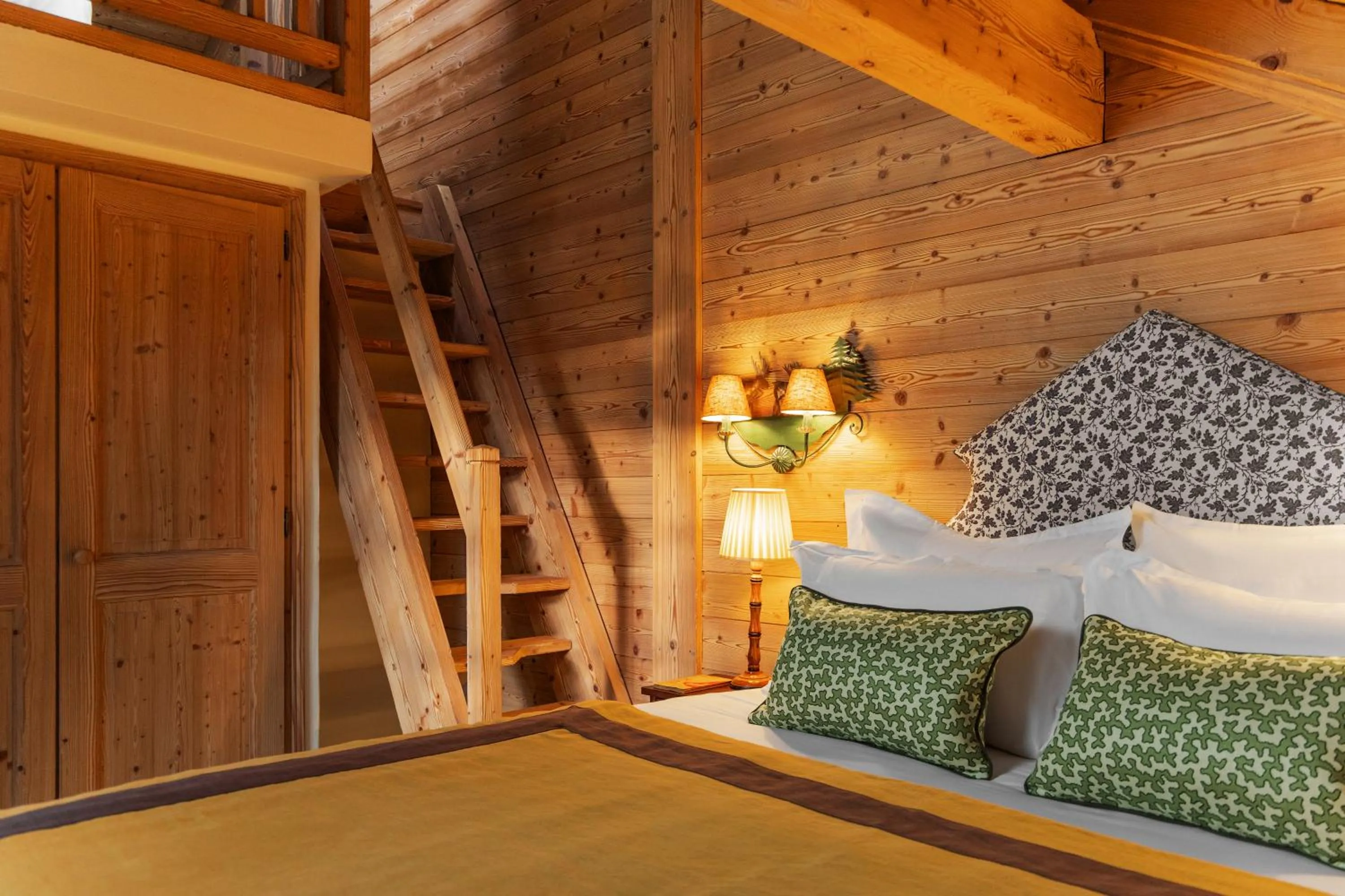 Bed in Hôtel Saint-Georges Relais & Châteaux