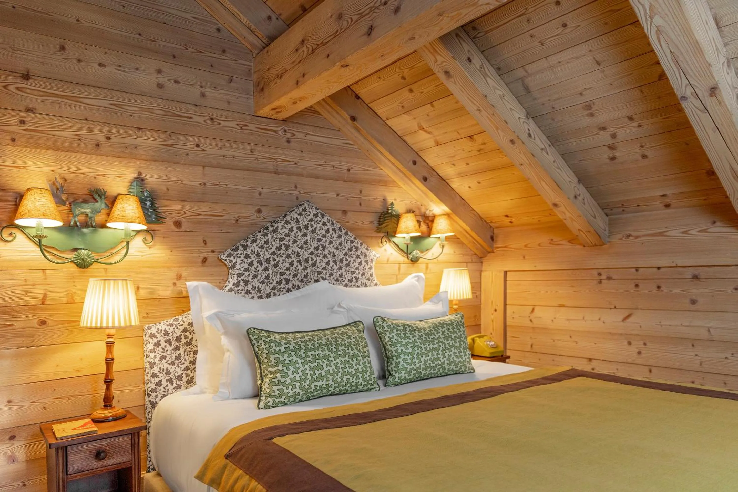 Bed in Hôtel Saint-Georges