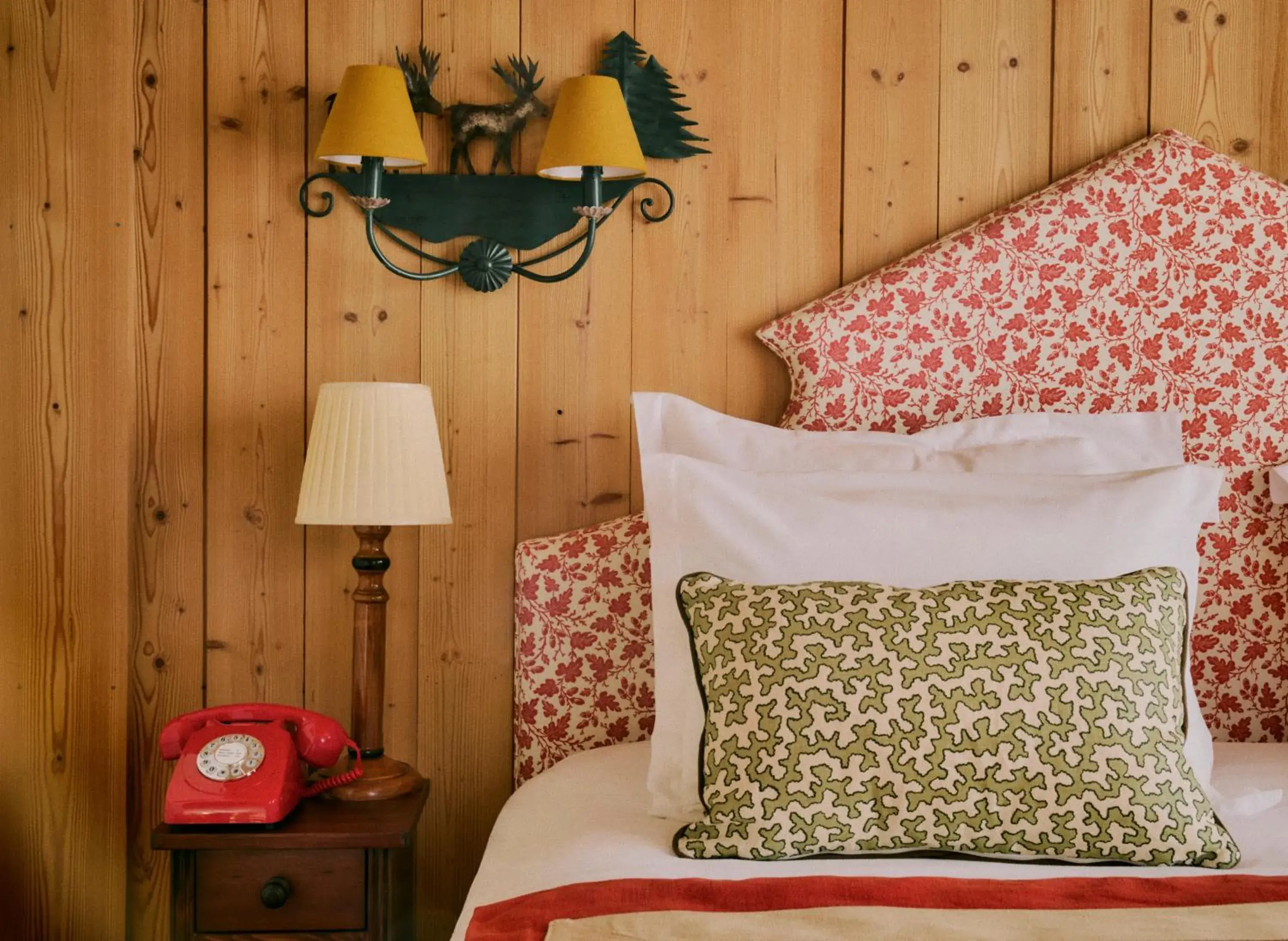 Bed in Hôtel Saint-Georges Relais & Châteaux Bed in Hôtel Saint-Georges Relais & Châteaux