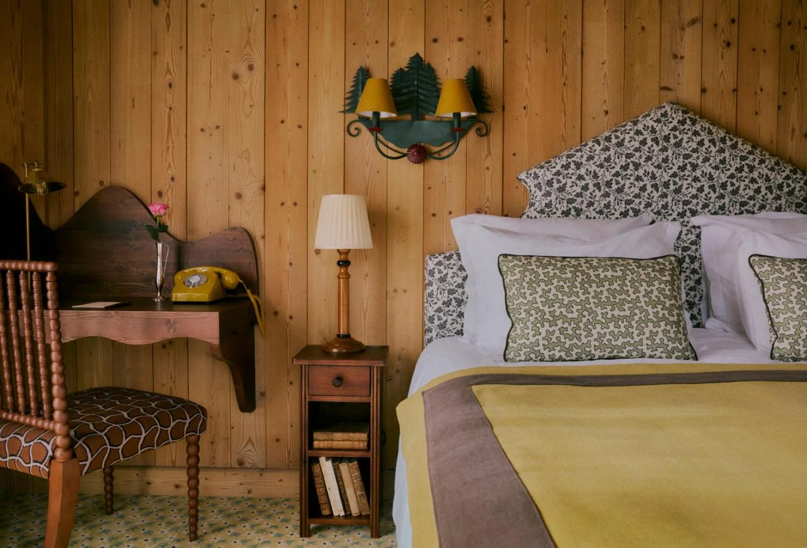 Bedroom, Bed in Hôtel Saint-Georges
