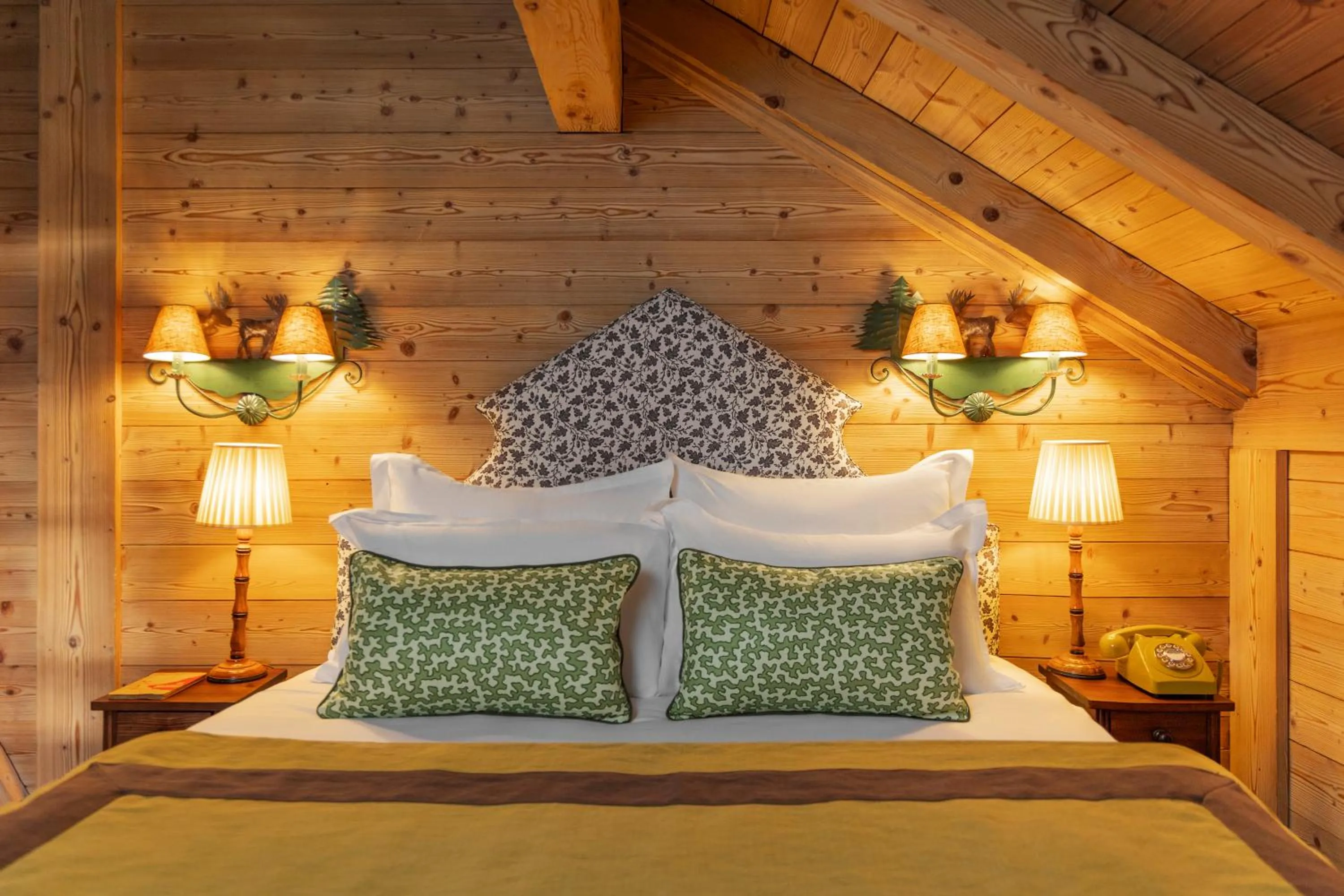 Bed in Hôtel Saint-Georges Relais & Châteaux