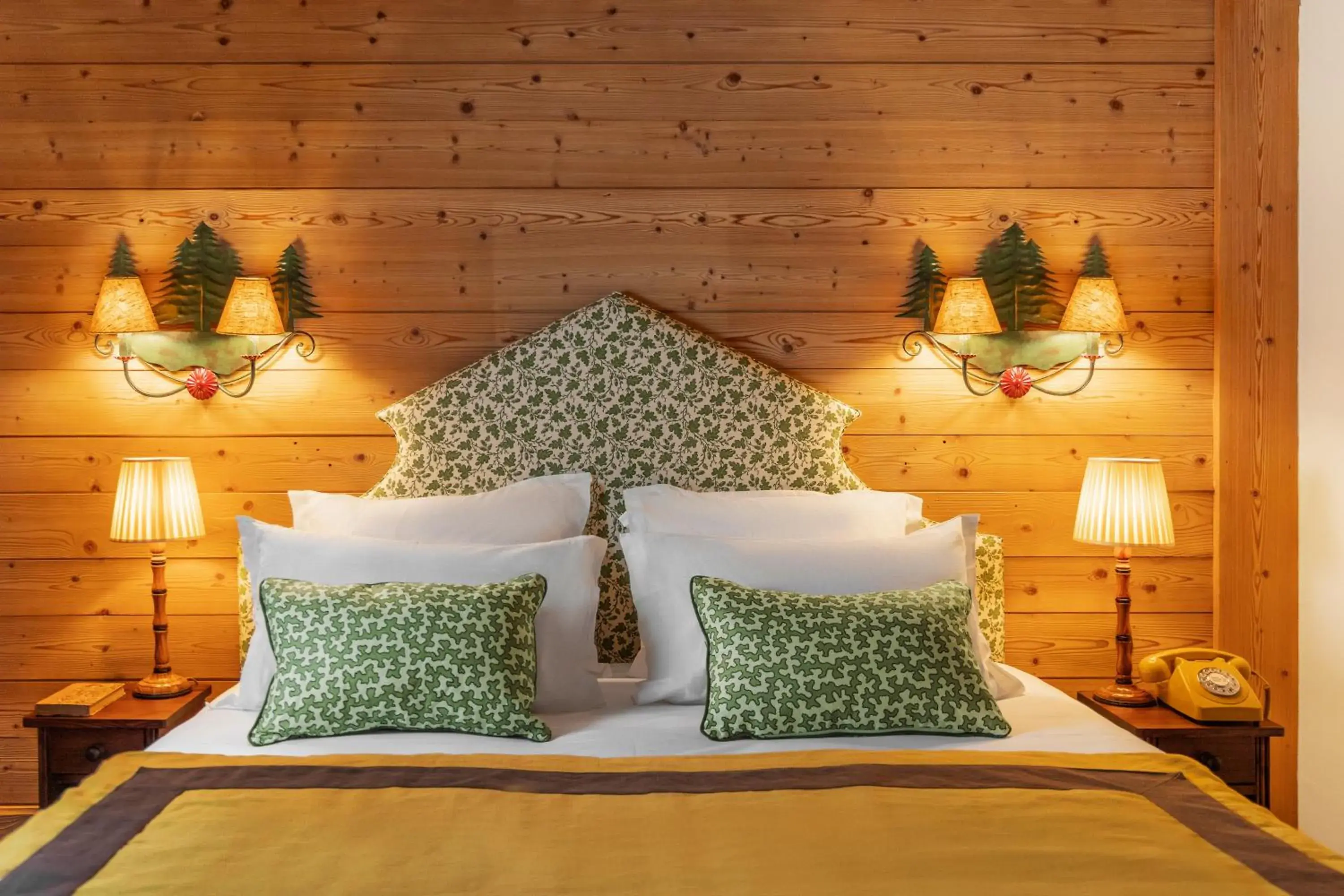 Bed in Hôtel Saint-Georges Relais & Châteaux Bed in Hôtel Saint-Georges Relais & Châteaux