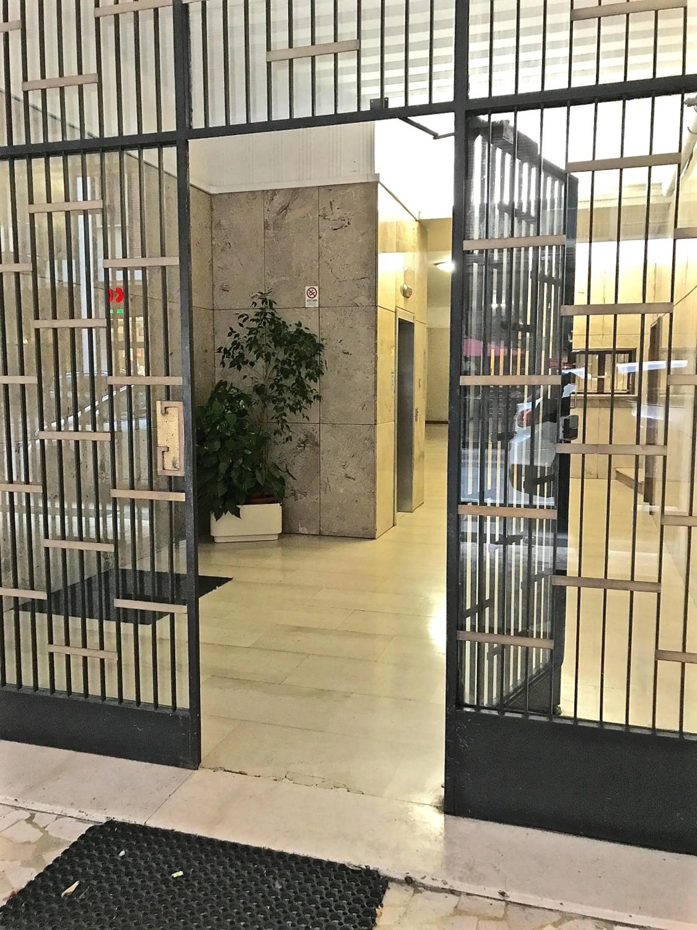 Property building in Affittacamere Pratello 97