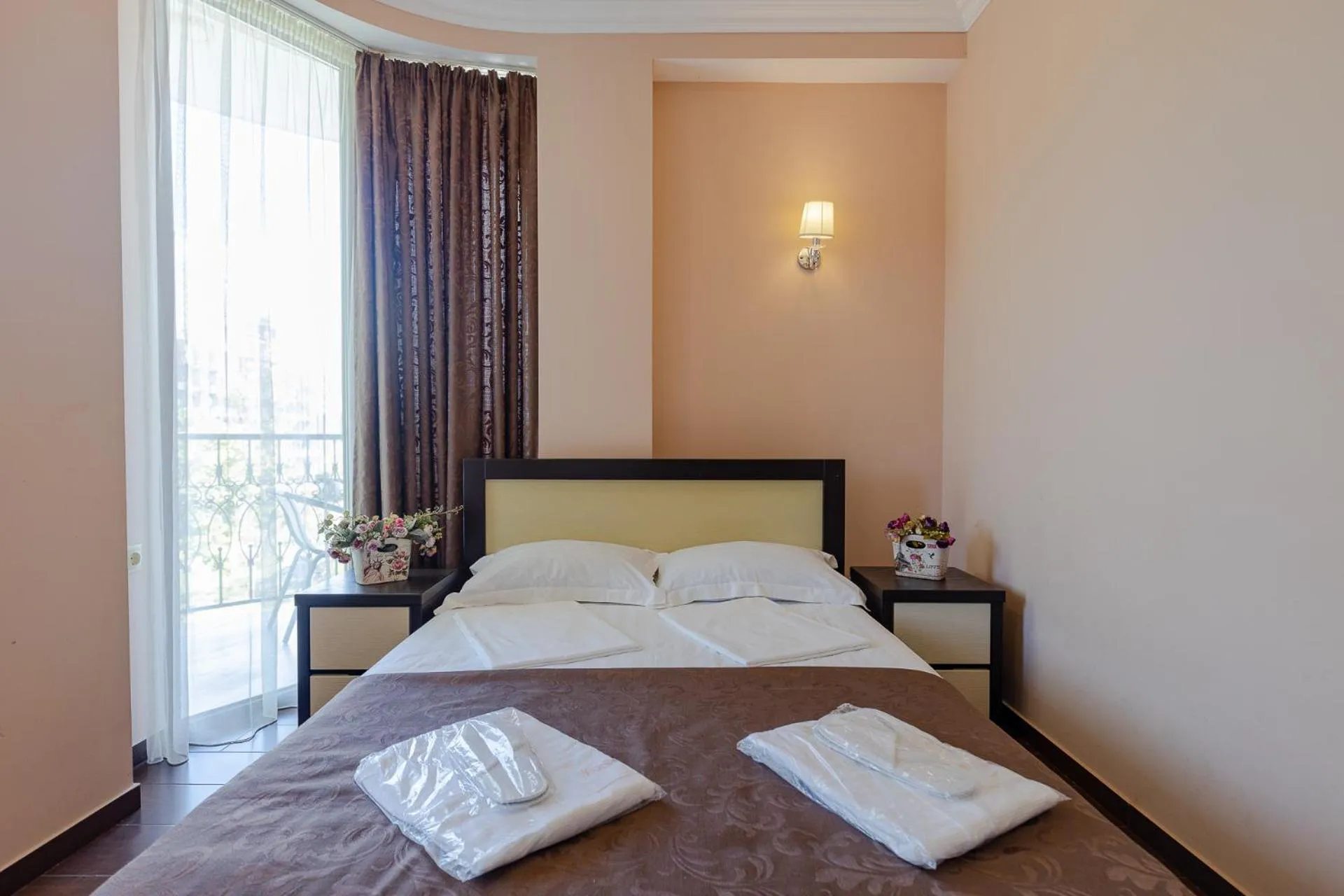 Bedroom, Bed in GNS Hotel