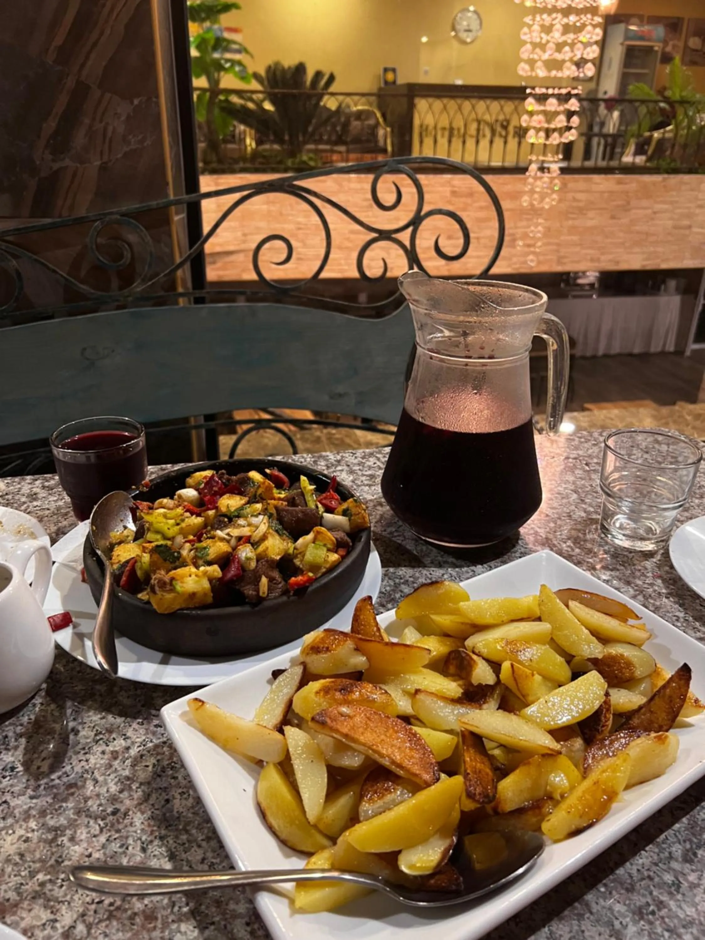 Restaurant/places to eat in GNS Hotel