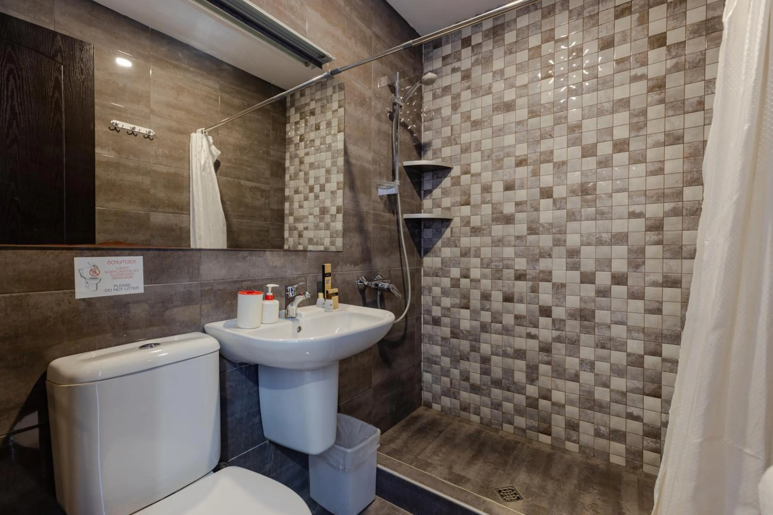 Bathroom in GNS Hotel