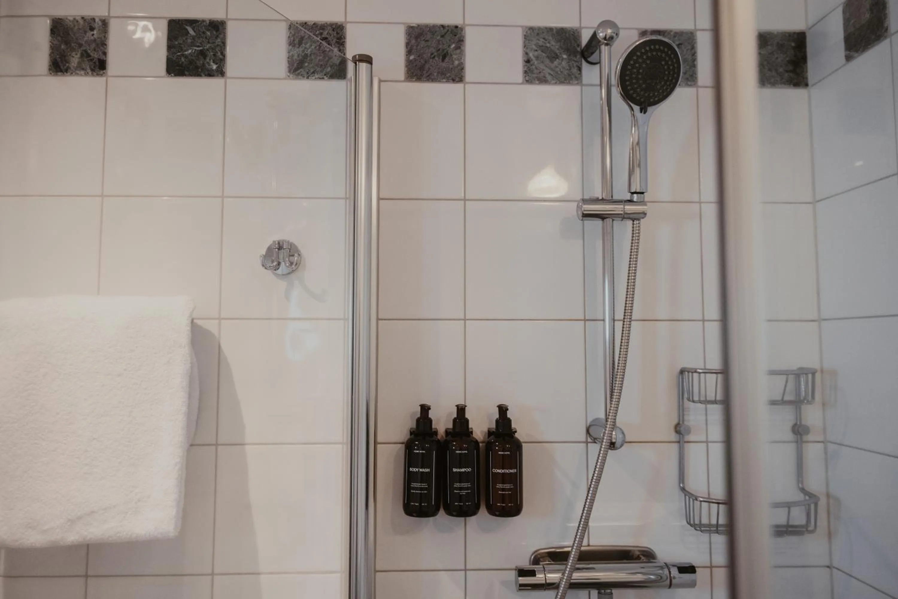 Shower in Home Hotel Temperance