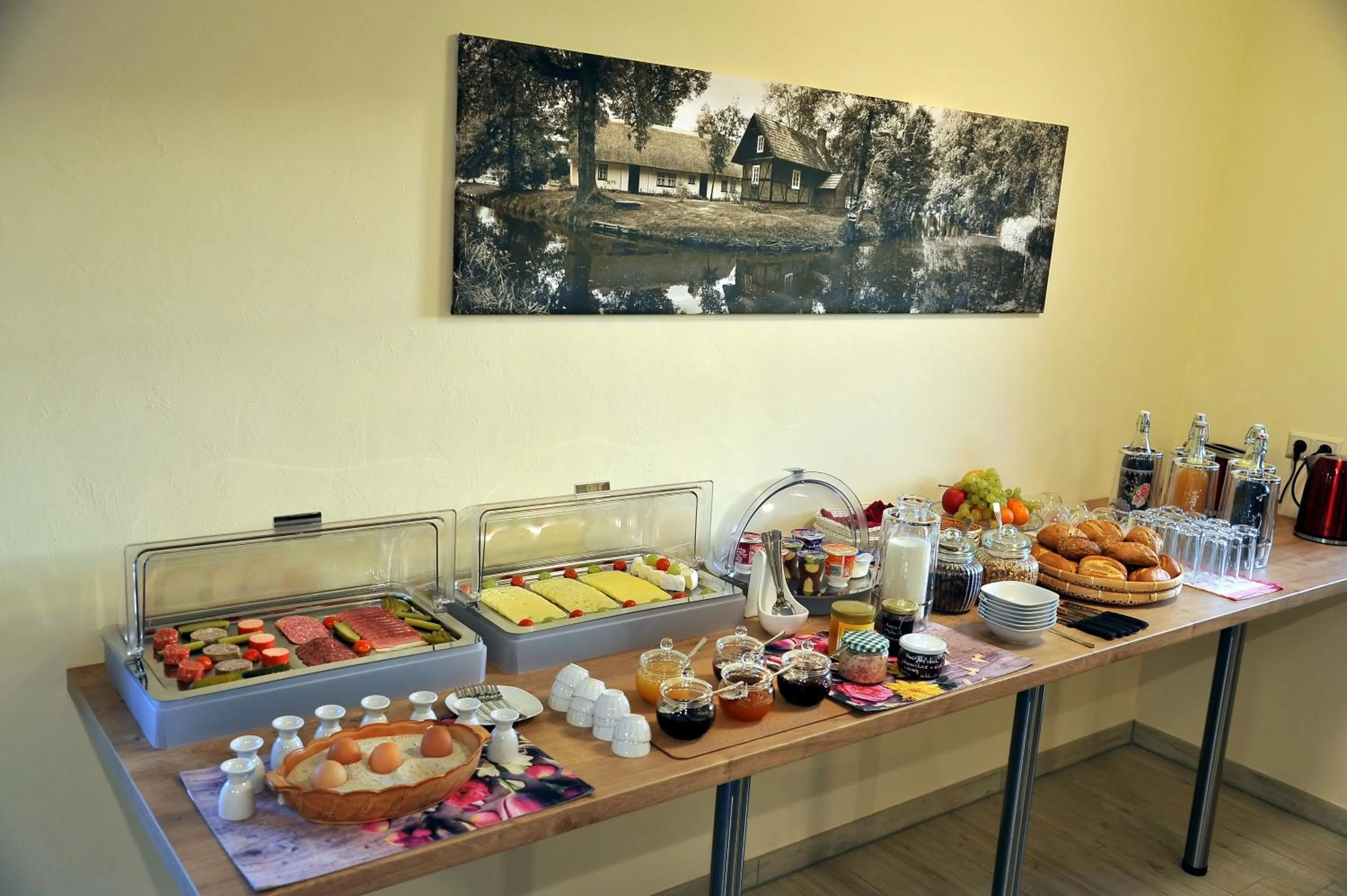 Continental breakfast in Villa Rosamunde