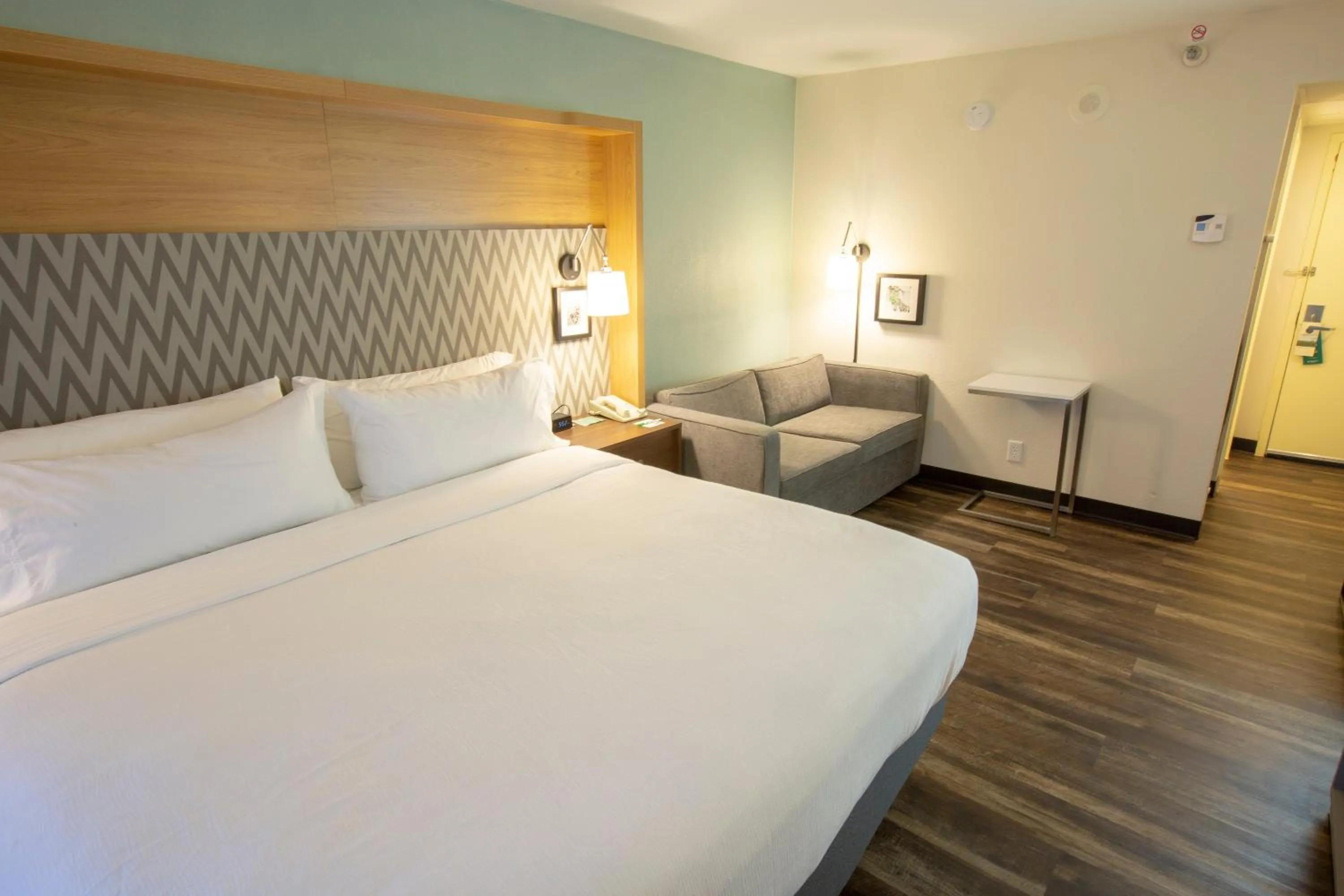 Photo of the whole room, Bed in Holiday Inn Orlando International Airport by IHG