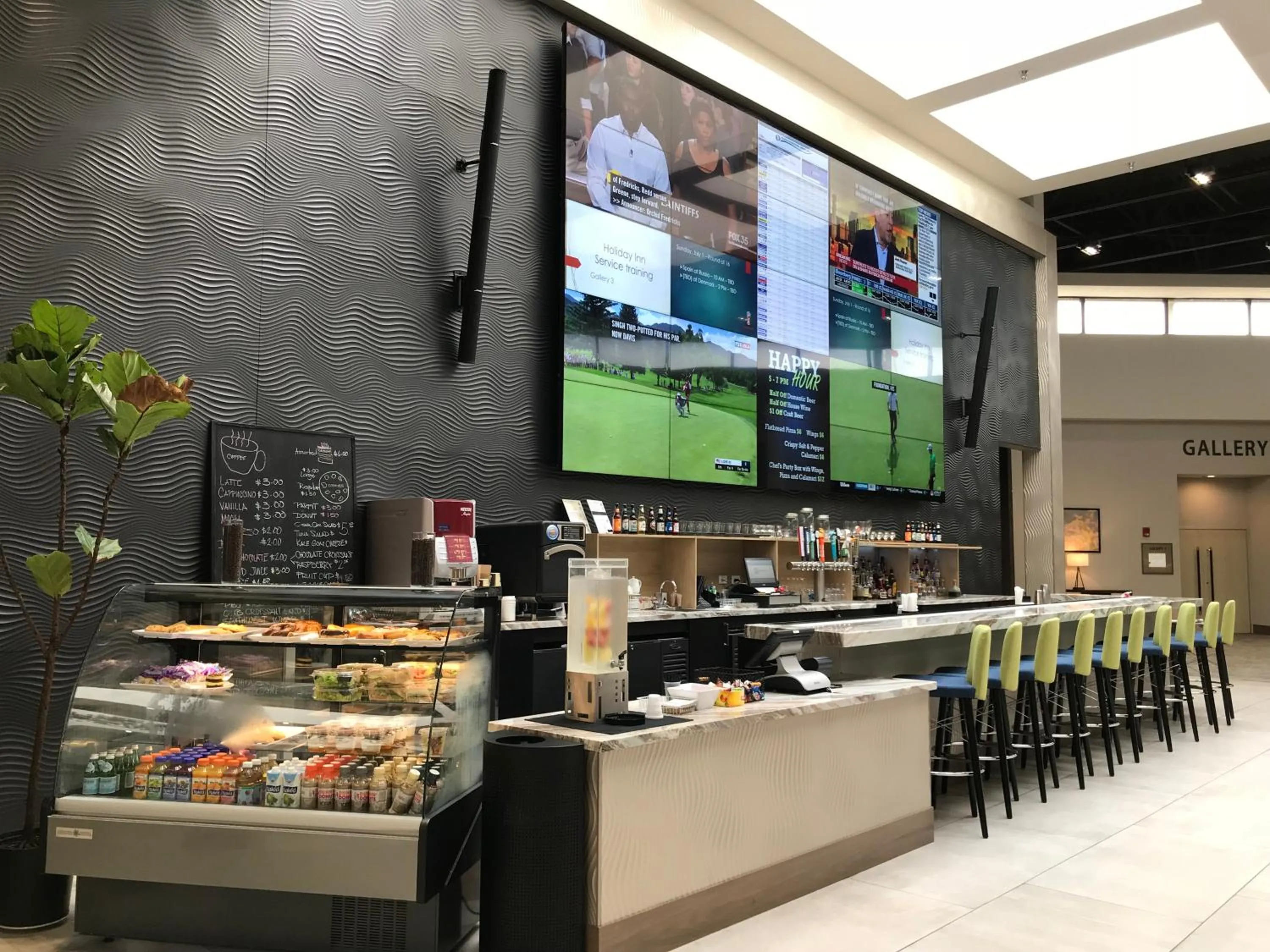 Lounge or bar in Holiday Inn Orlando International Airport by IHG