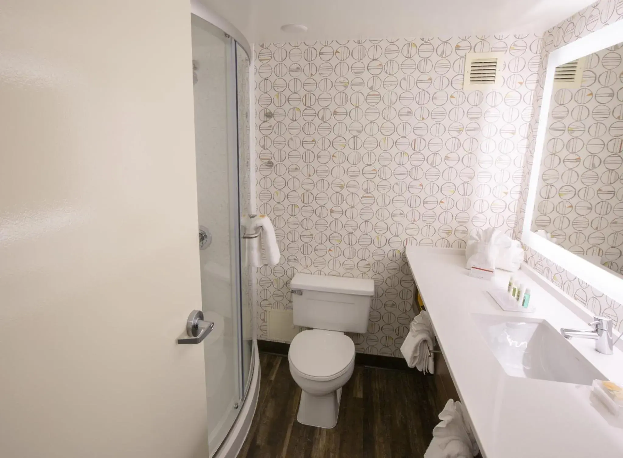 Bathroom in Holiday Inn Orlando International Airport by IHG Bathroom in Holiday Inn Orlando International Airport by IHG