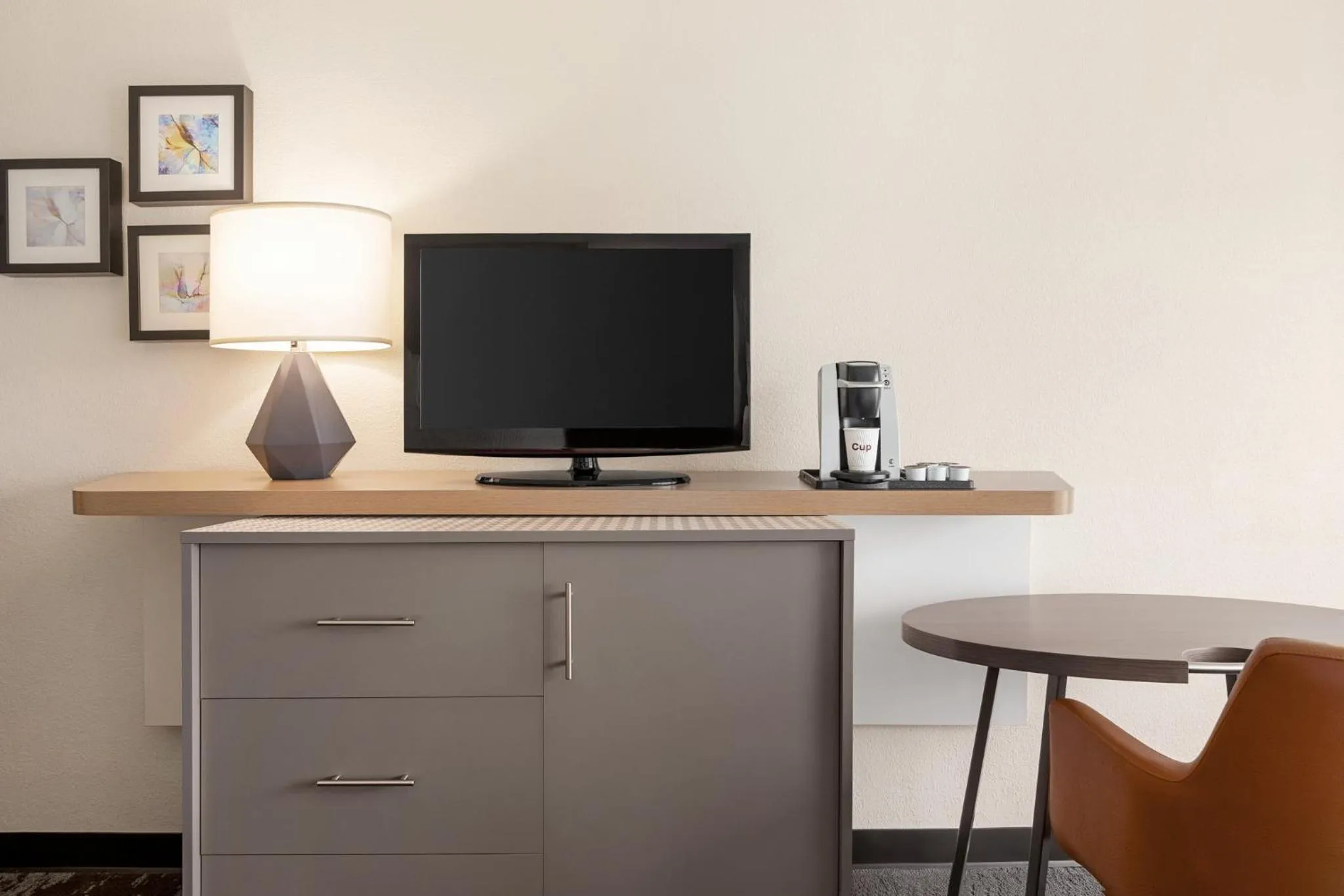 Photo of the whole room in Holiday Inn Orlando International Airport by IHG