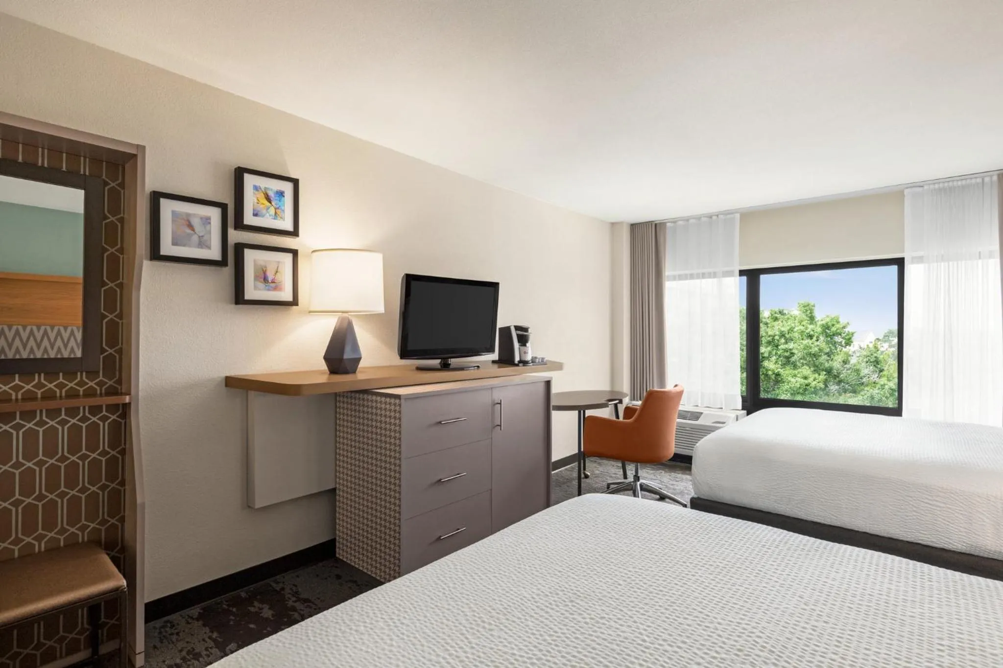 Photo of the whole room, Bed in Holiday Inn Orlando International Airport by IHG