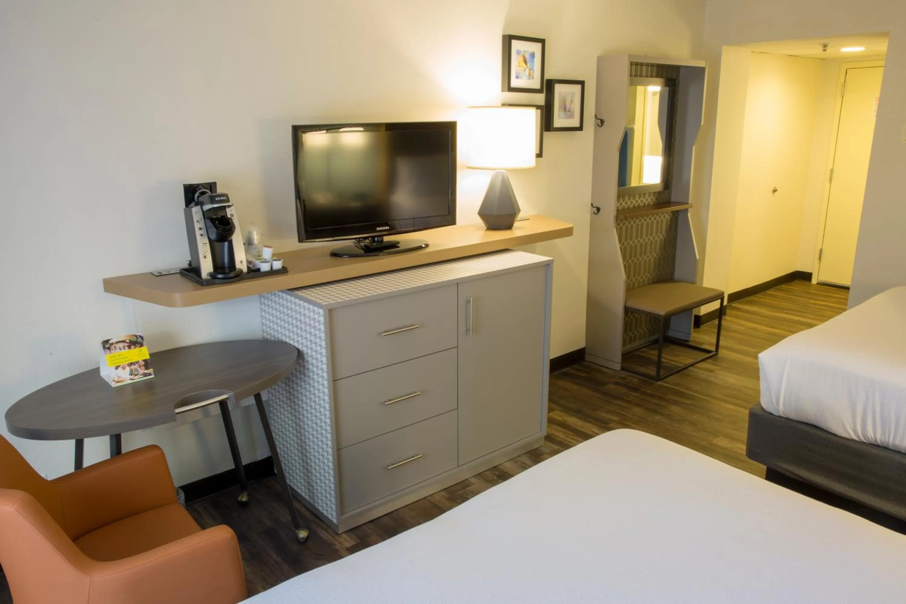 TV and multimedia, Bed in Holiday Inn Orlando International Airport by IHG