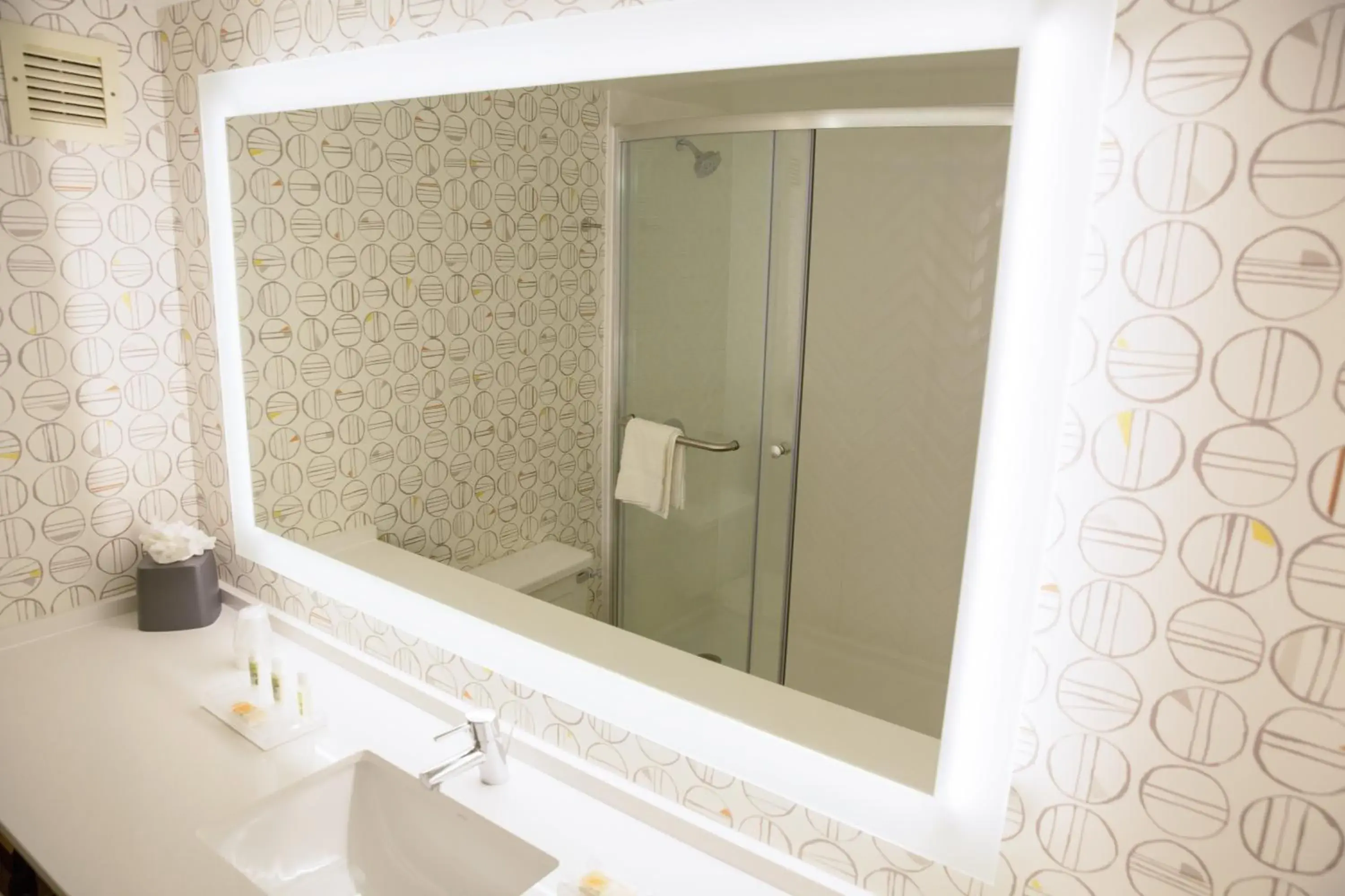 Photo of the whole room in Holiday Inn Orlando International Airport by IHG Photo of the whole room in Holiday Inn Orlando International Airport by IHG