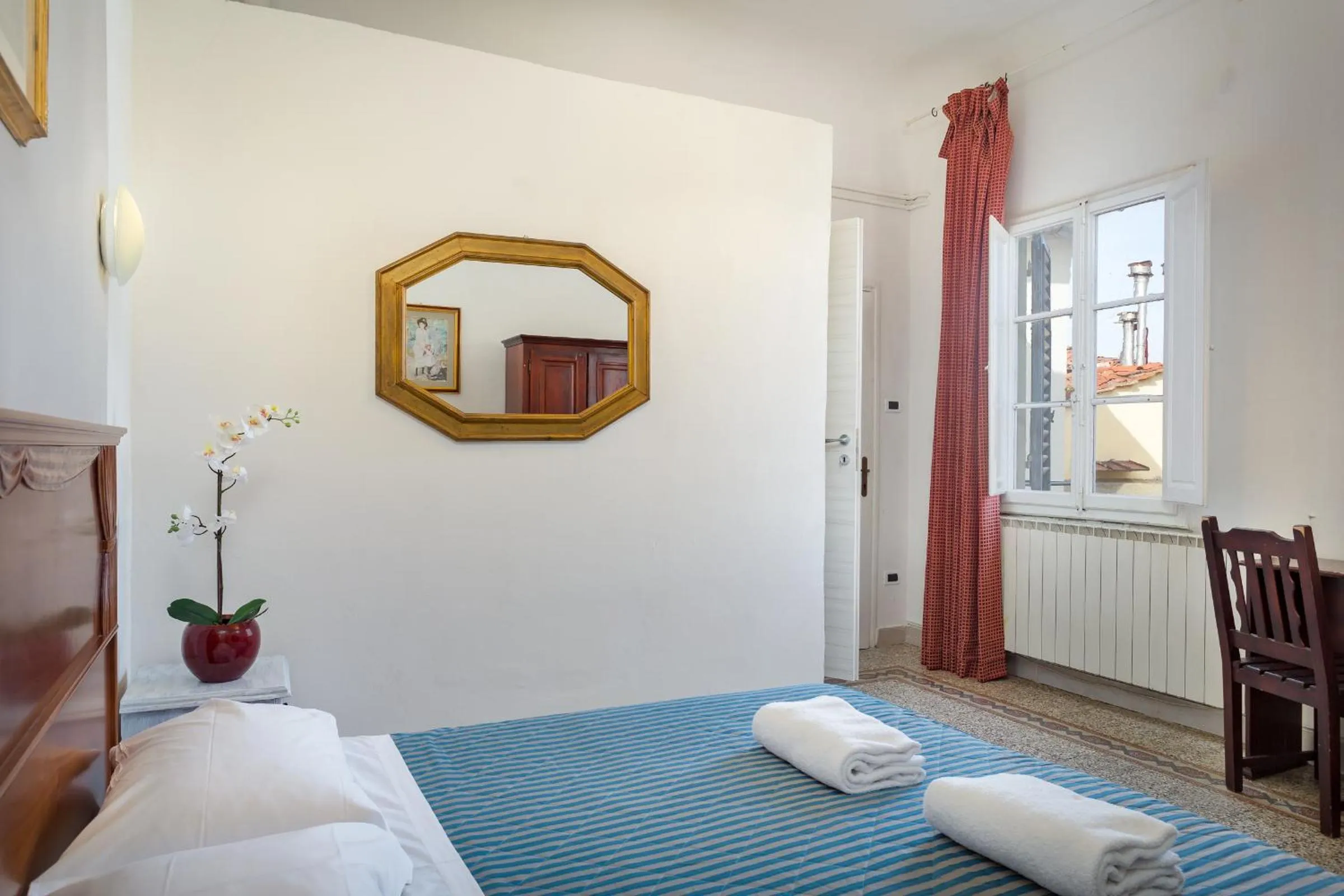 Photo of the whole room, Bed in CASA MICOL - Centro Ƒirenze