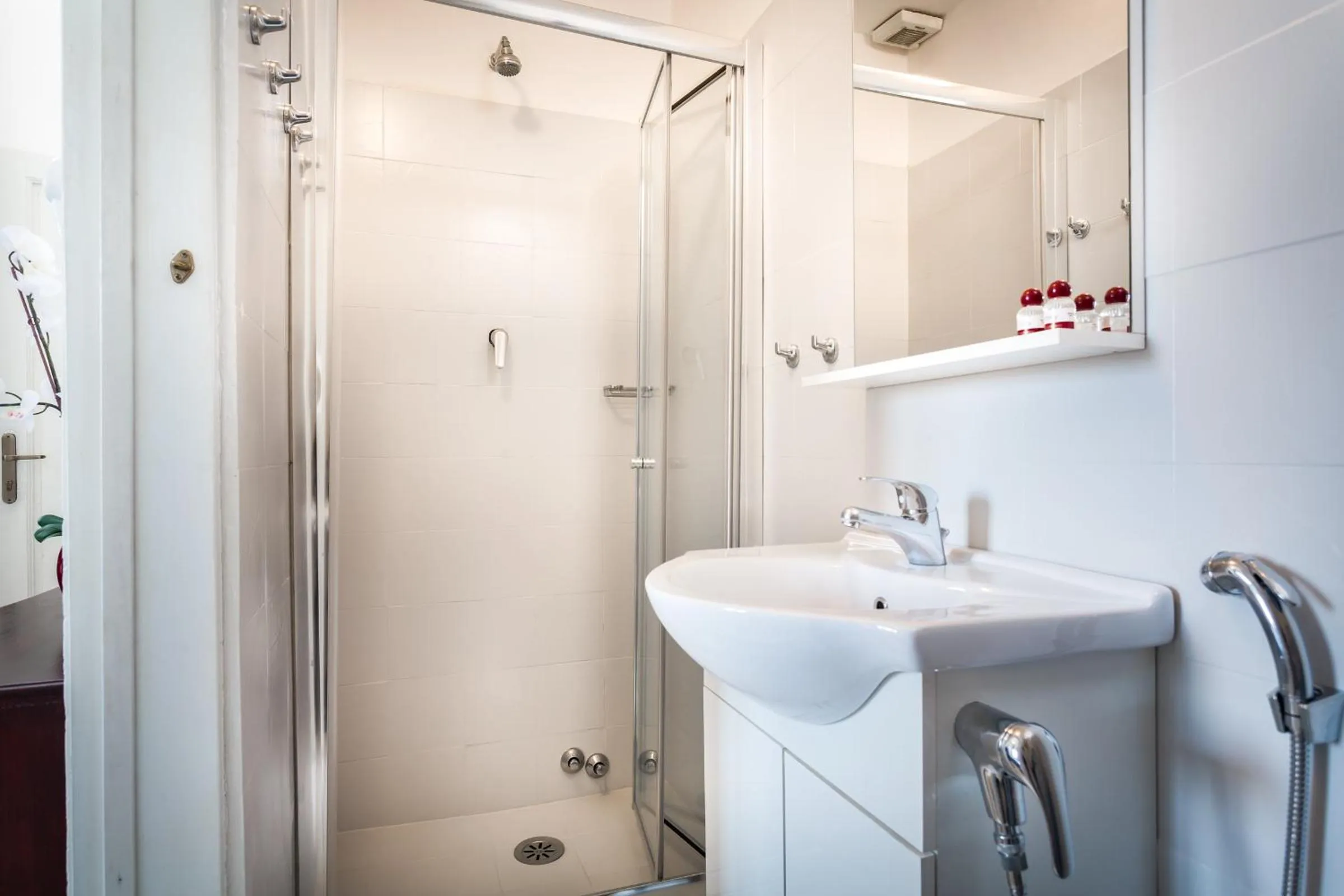 Shower in CASA MICOL - Centro Ƒirenze