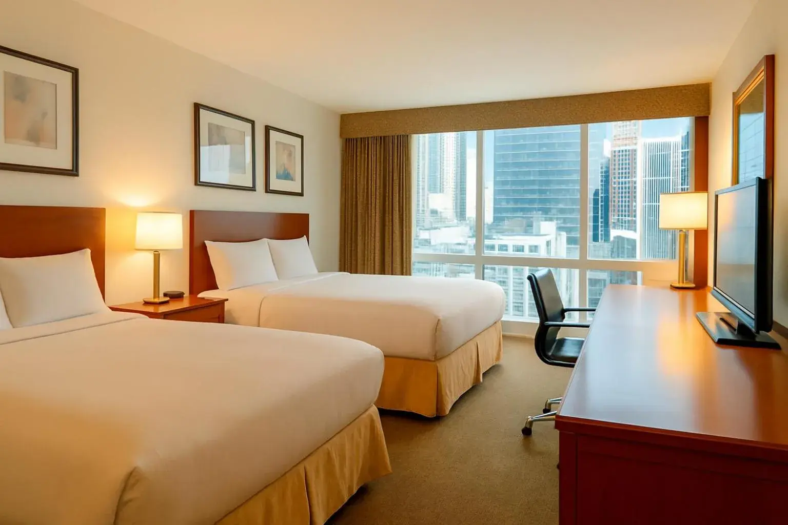 Photo of the whole room, Bed in LIC Manhattan View Hotel Photo of the whole room, Bed in LIC Manhattan View Hotel