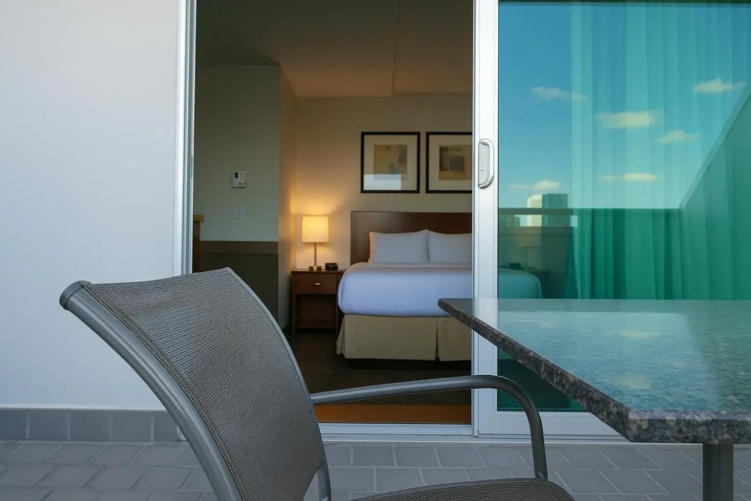 Balcony/Terrace, Bed in LIC Manhattan View Hotel Balcony/Terrace, Bed in LIC Manhattan View Hotel