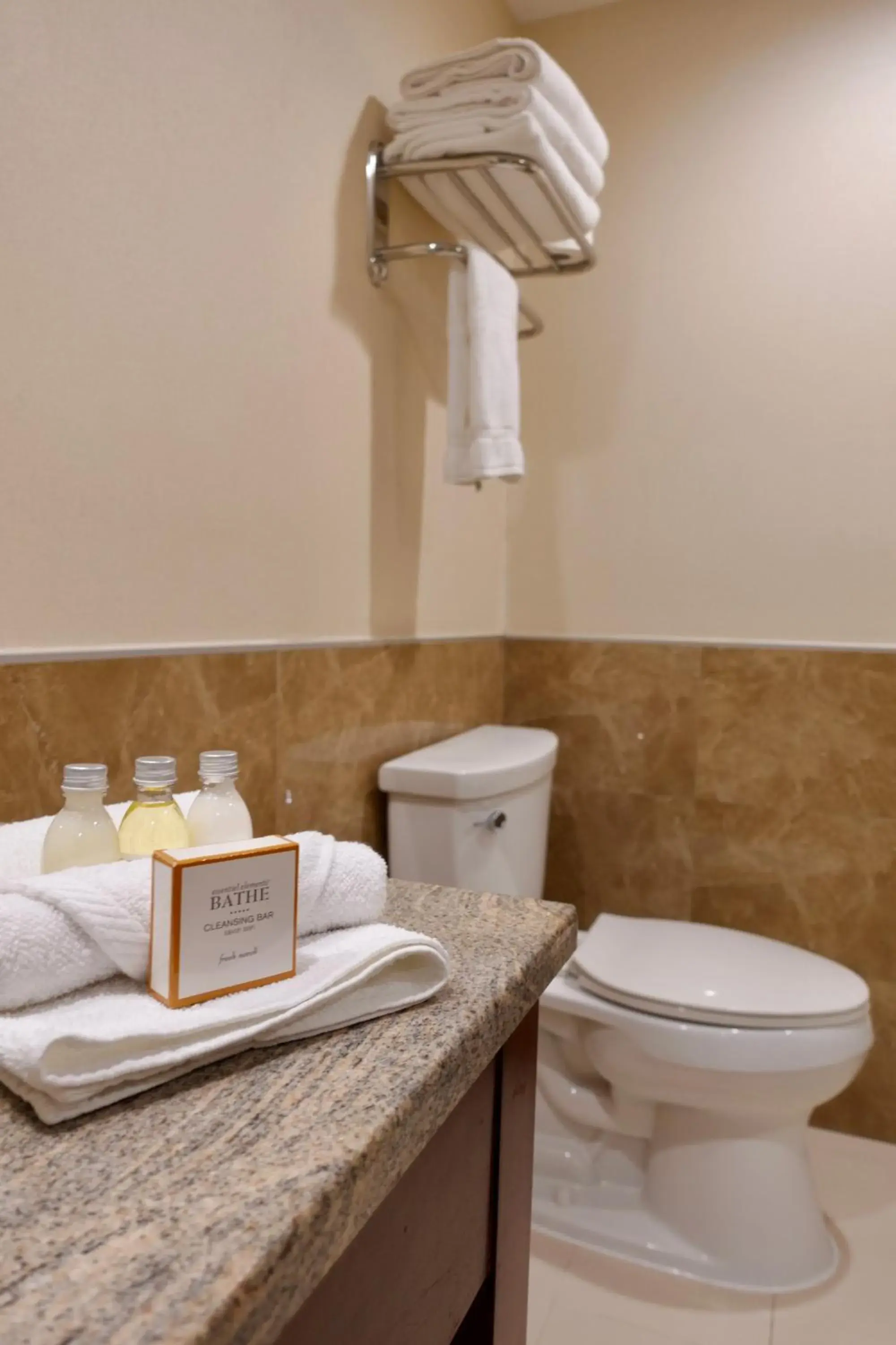 Toilet in LIC Manhattan View Hotel Toilet in LIC Manhattan View Hotel