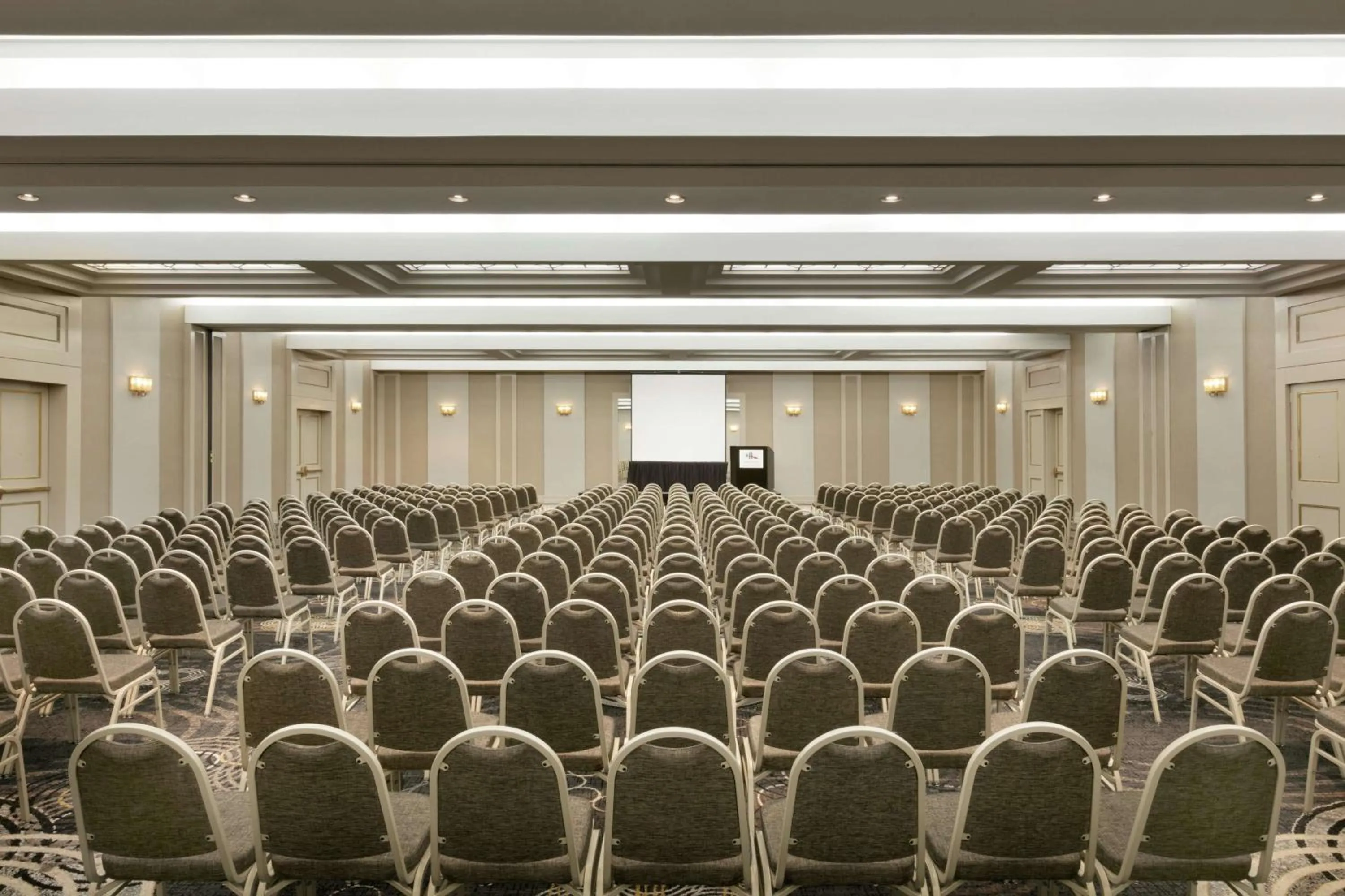 Meeting/conference room in DoubleTree by Hilton New York-LaGuardia