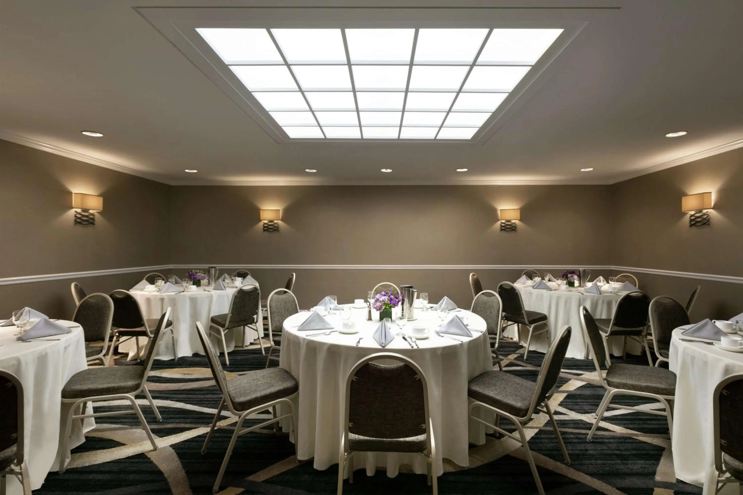 Meeting/conference room in DoubleTree by Hilton New York-LaGuardia