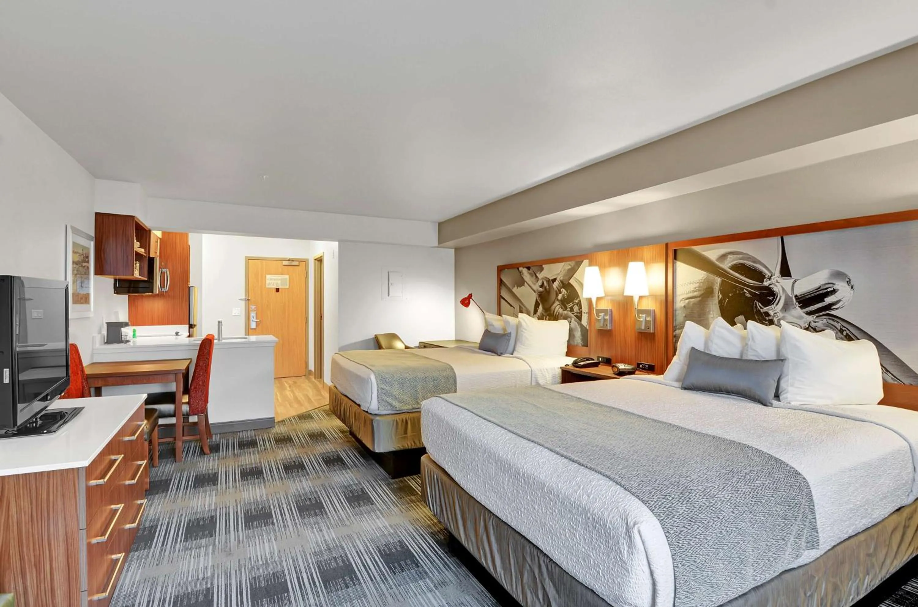 Decorative detail, Bed in Executive Residency by Best Western Navigator Inn & Suites