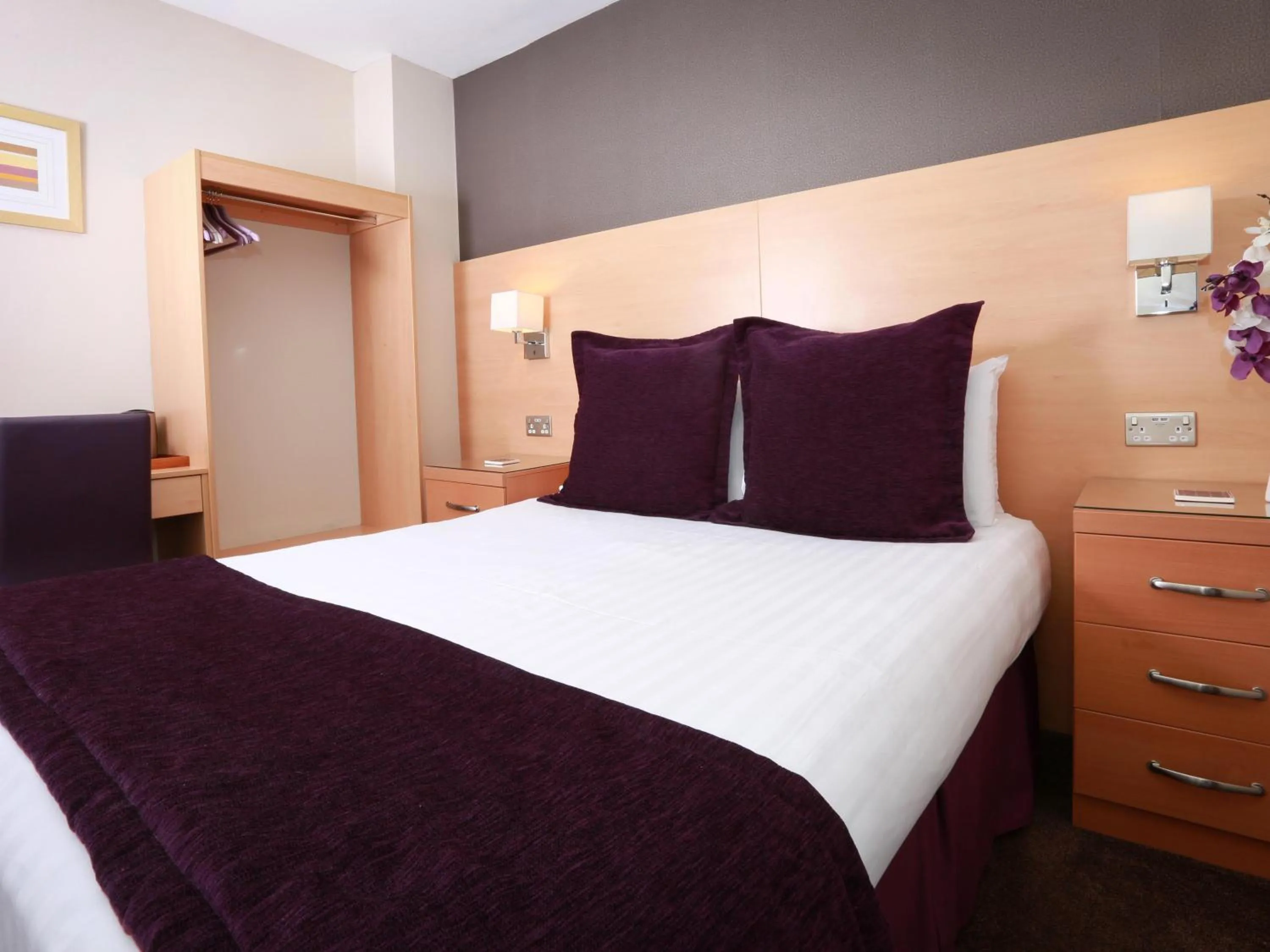 Bedroom, Bed in The Chocolate Box Guest House