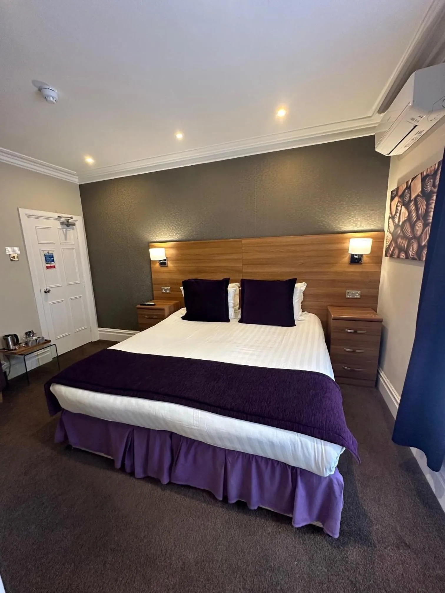 Bedroom, Bed in The Chocolate Box Guest House