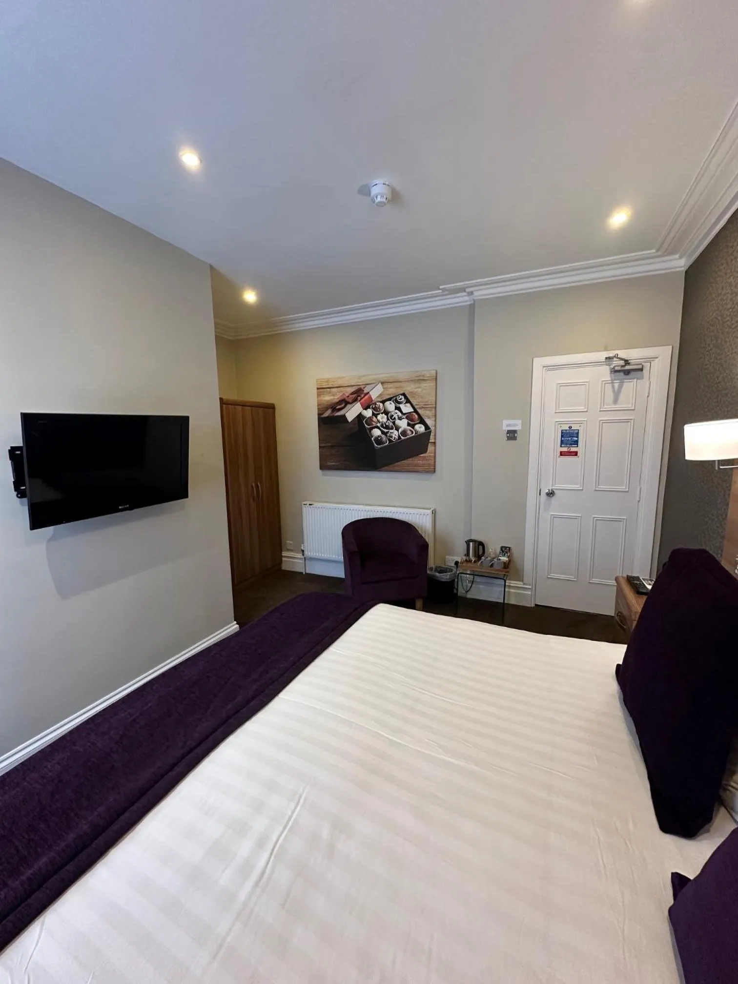 Bedroom, Bed in The Chocolate Box Guest House