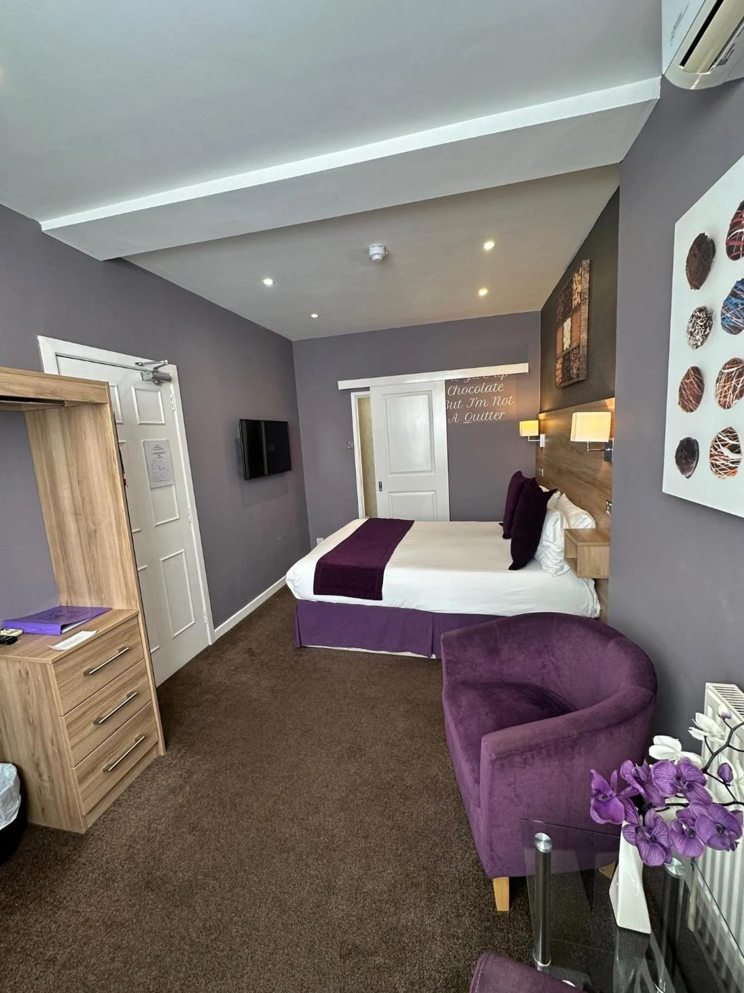 Bedroom, Bed in The Chocolate Box Guest House