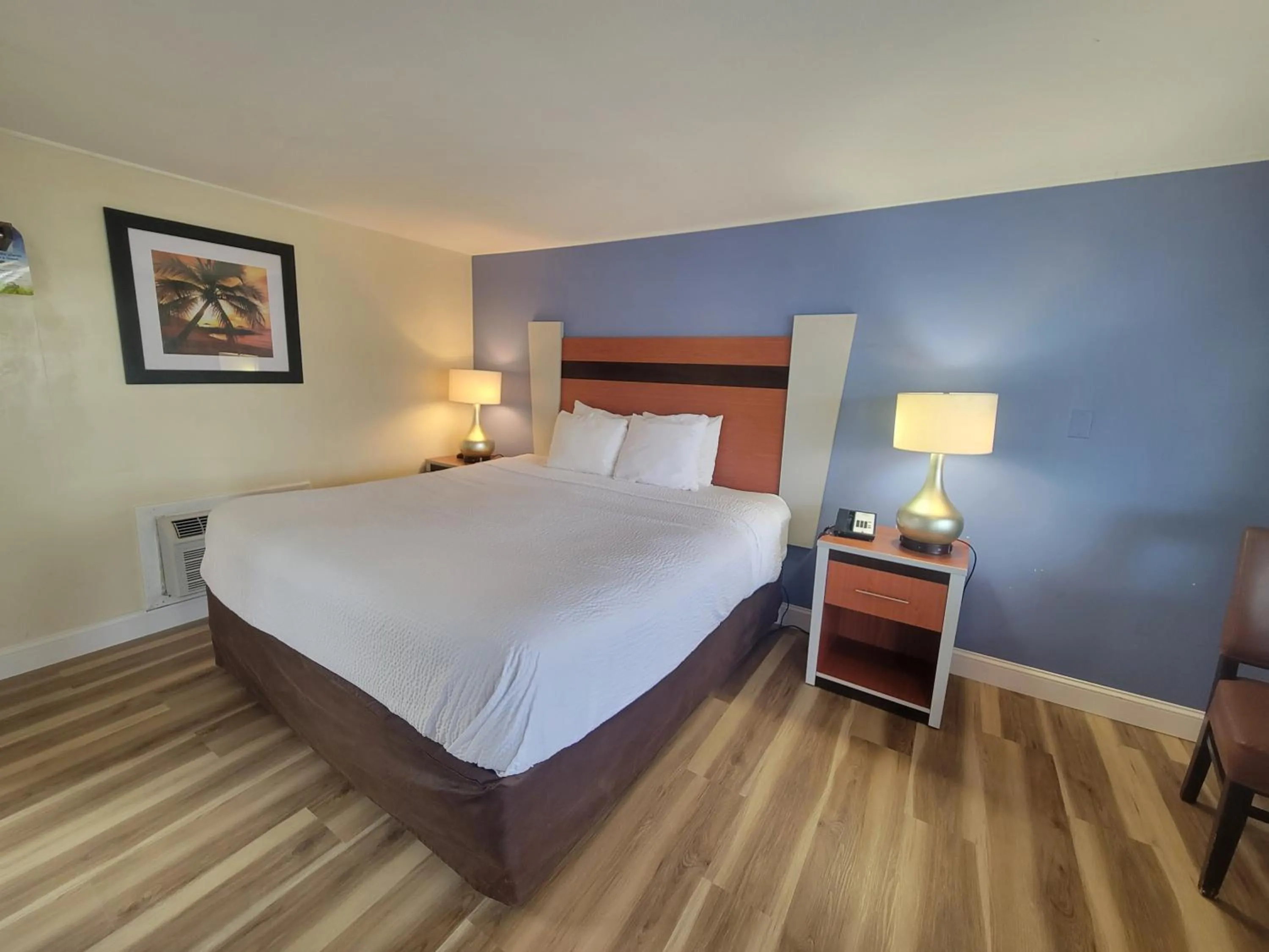 Bed in Days Inn by Wyndham - Cape Cod