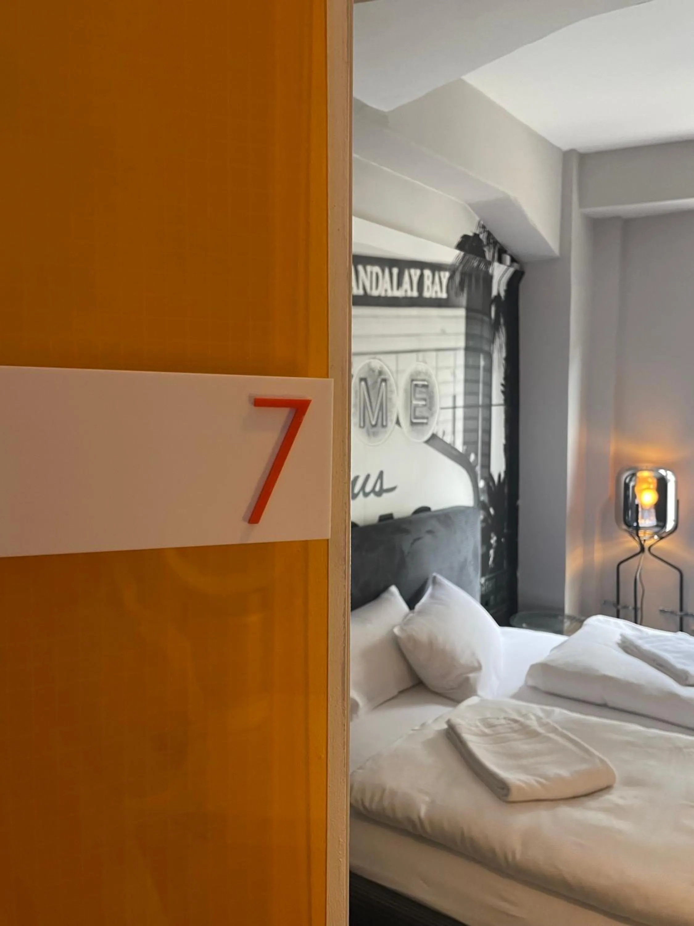 Photo of the whole room in CitySurfer44