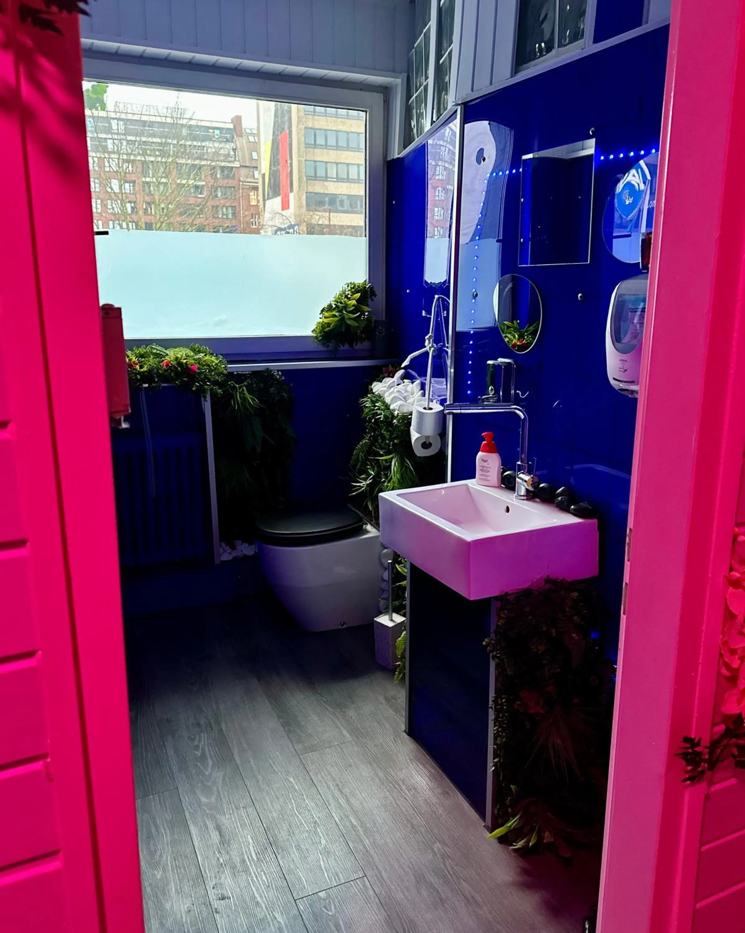 Bathroom in CitySurfer44