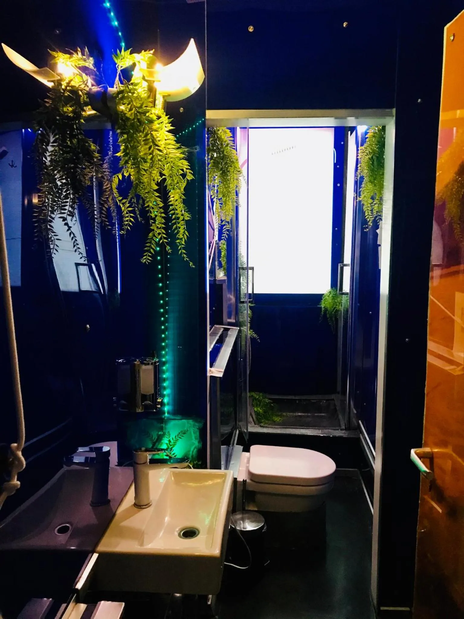 Bathroom in CitySurfer44