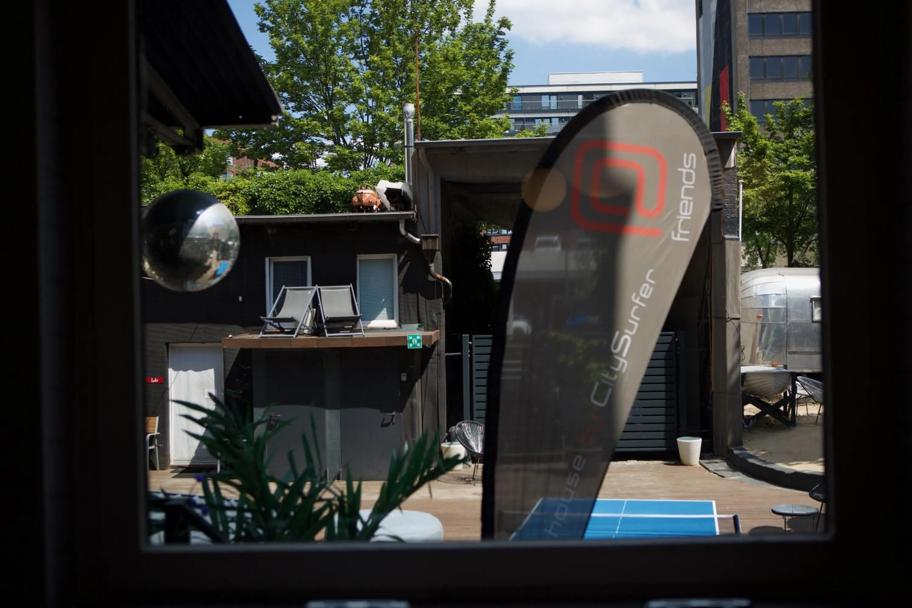 Inner courtyard view in CitySurfer44