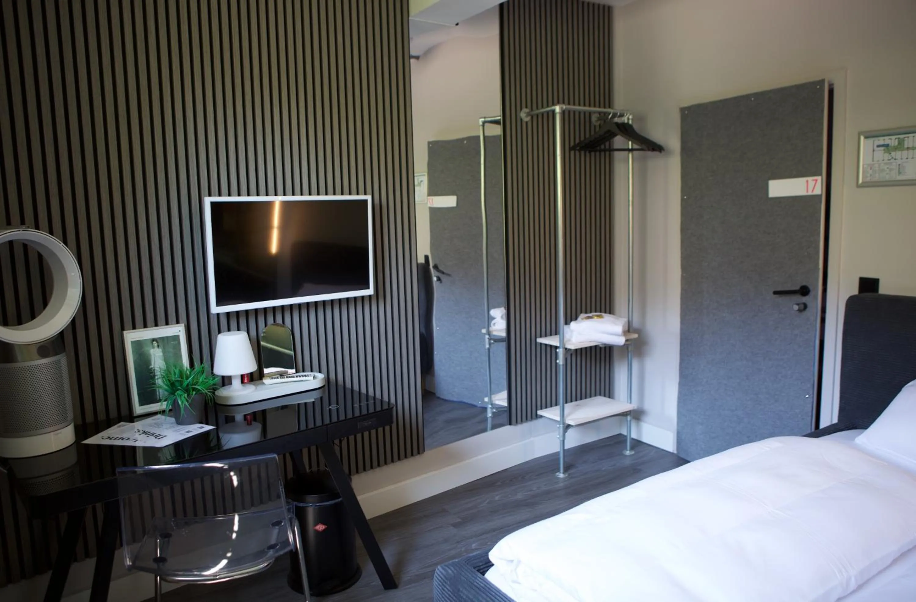 Photo of the whole room in CitySurfer44