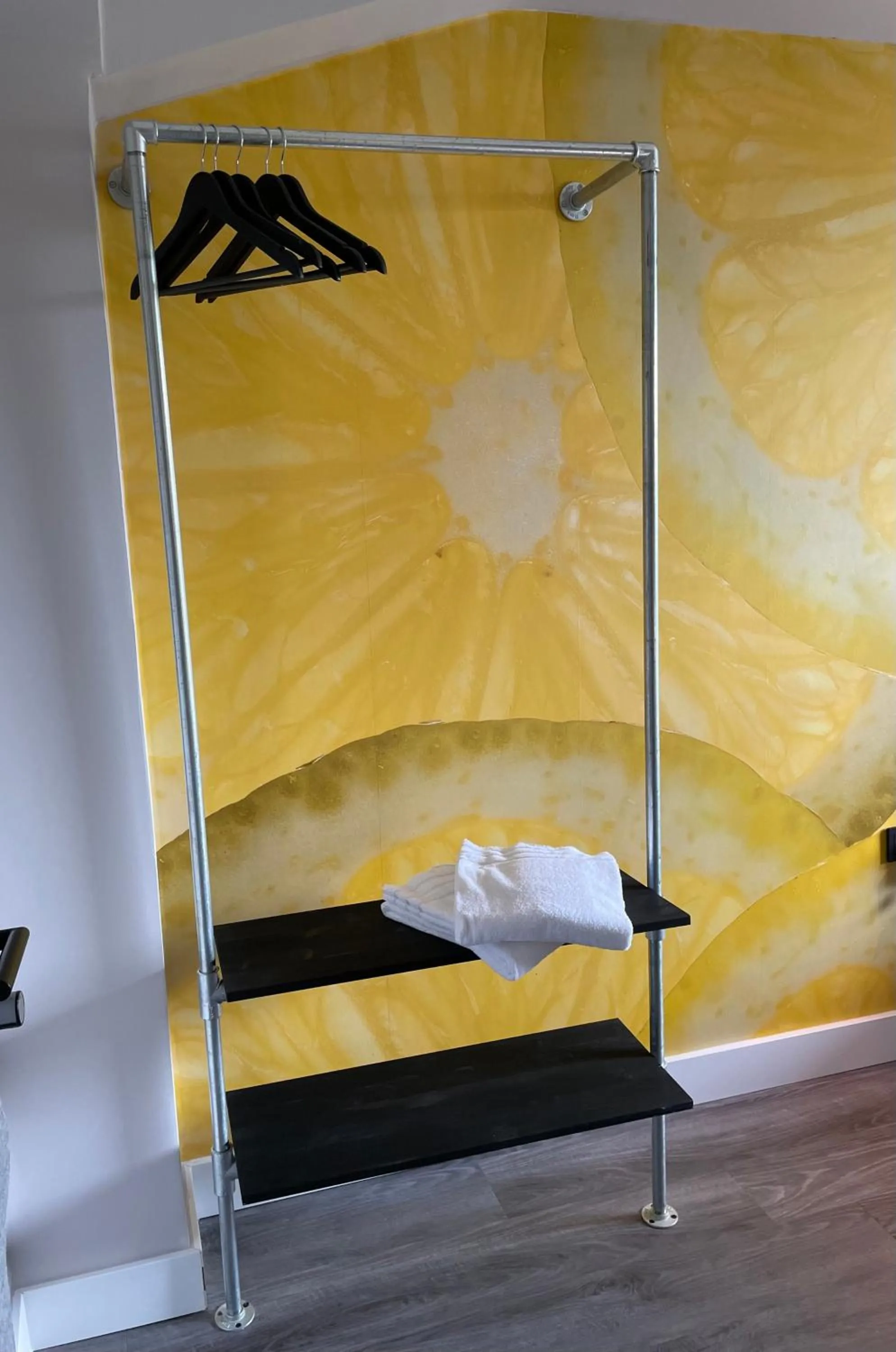 Photo of the whole room in CitySurfer44