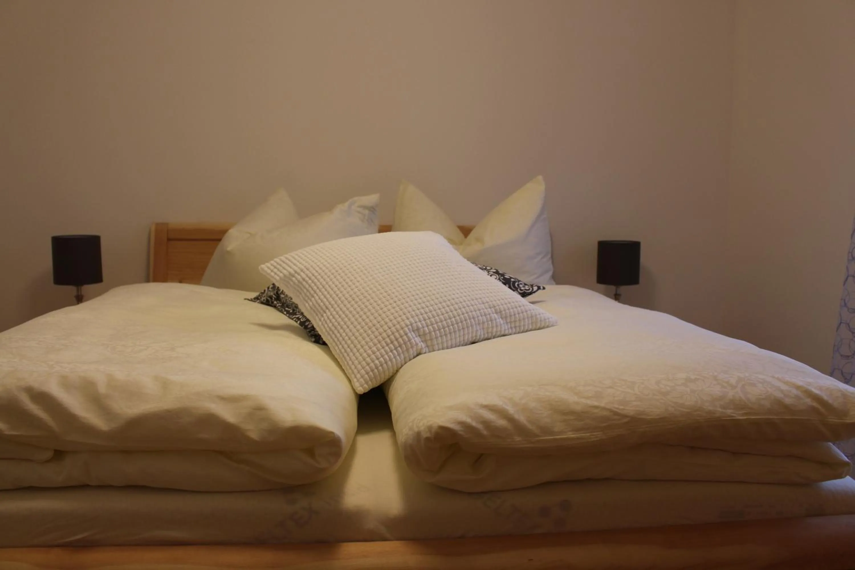 Bedroom, Bed in Weingartenhaus