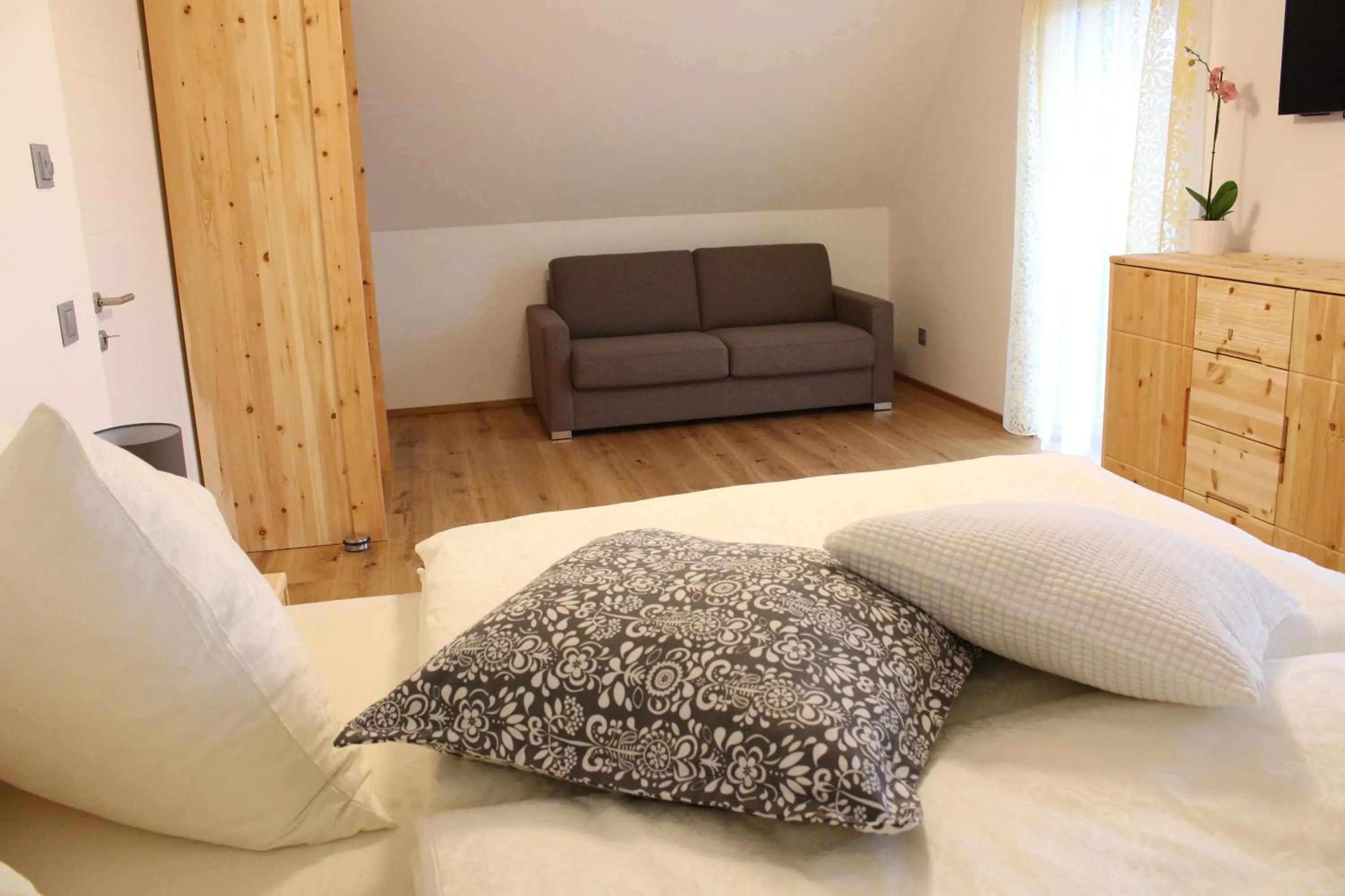 Bedroom, Bed in Weingartenhaus