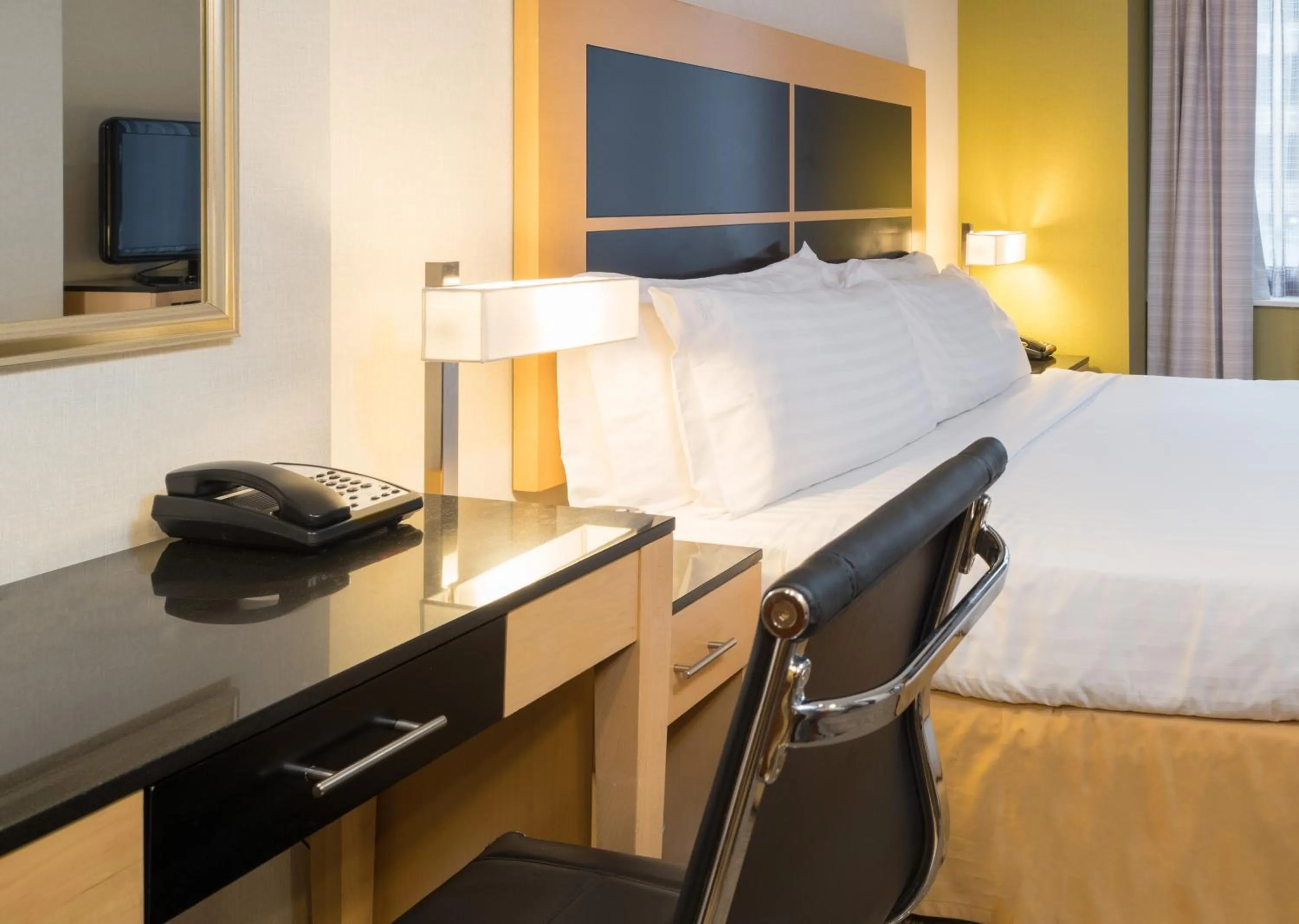 Bedroom, Bed in Holiday Inn Express - Wall Street by IHG