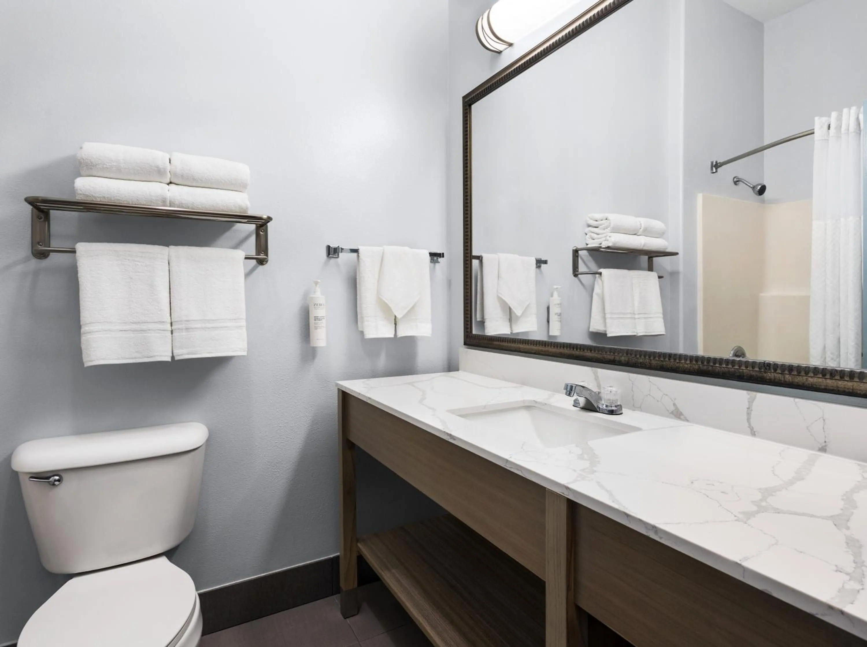 Bathroom in La Copa Inn Beach Hotel