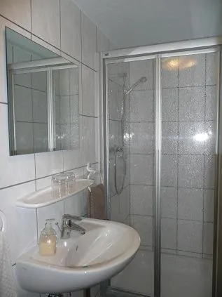 Bathroom in Gelber Löwe B&B Nichtraucherhotel