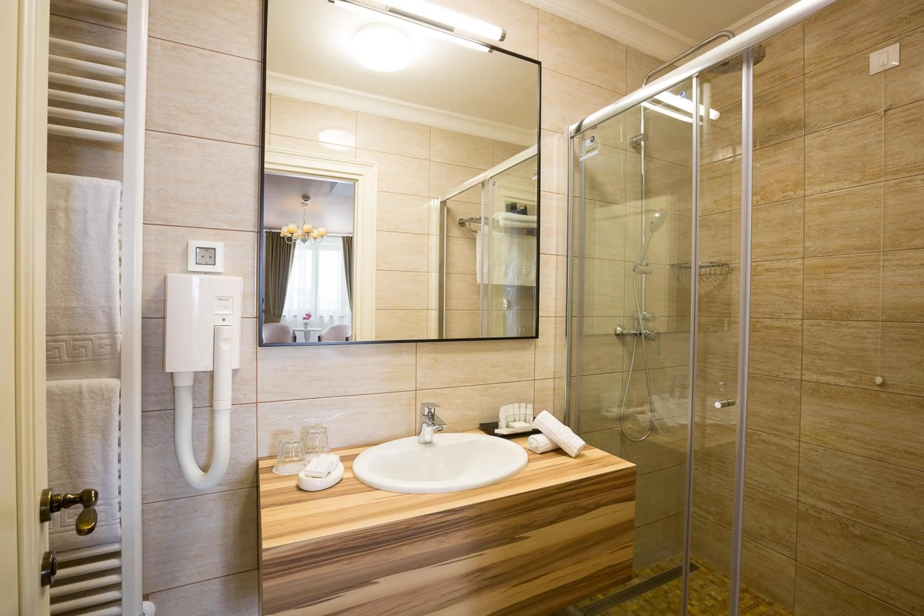 Bathroom in Hotel Saint Germain
