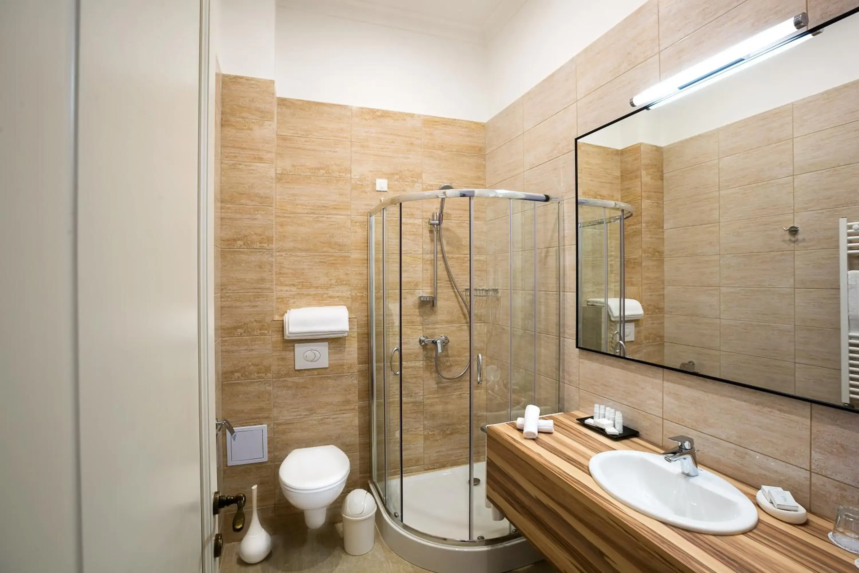 Twin Room in Hotel Saint Germain Twin Room in Hotel Saint Germain