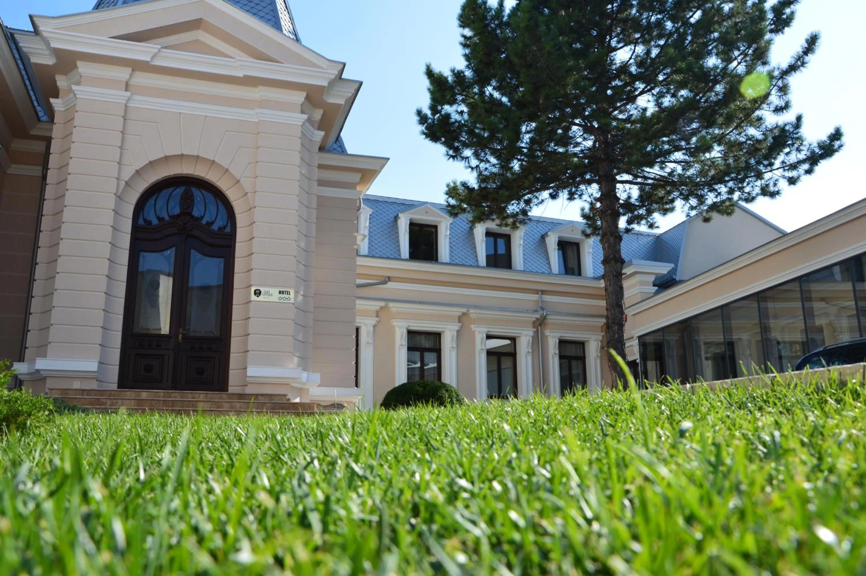 Facade/entrance in Hotel Saint Germain